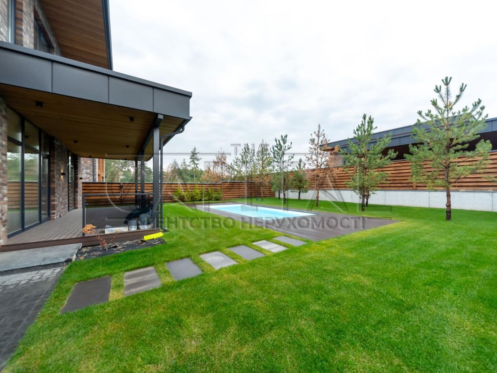 двухэтажный дом с ремонтом, 245 кв. м, кирпич. Продажа в Ходосовке фото 1