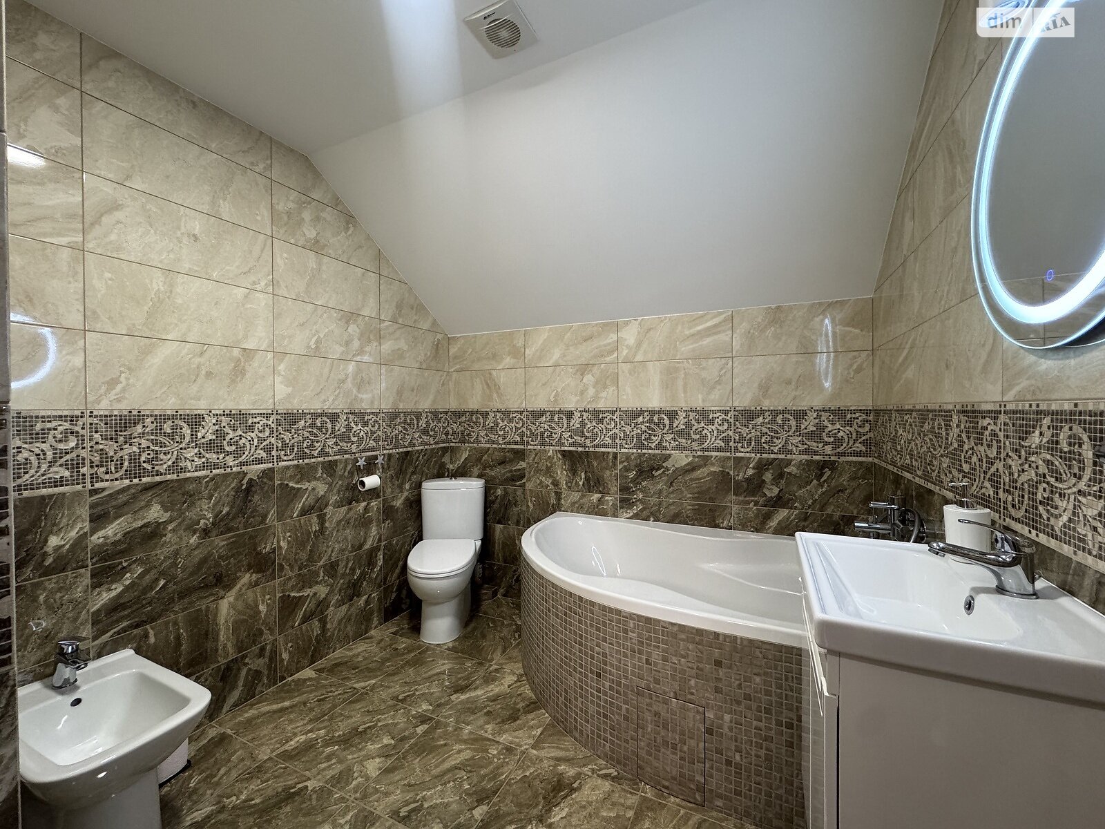 двоповерховий будинок, 231.6 кв. м, цегла. Продаж у Холмку фото 1 двоповерховий будинок, 231.6 кв. м, цегла. Продаж у Холмку фото 1