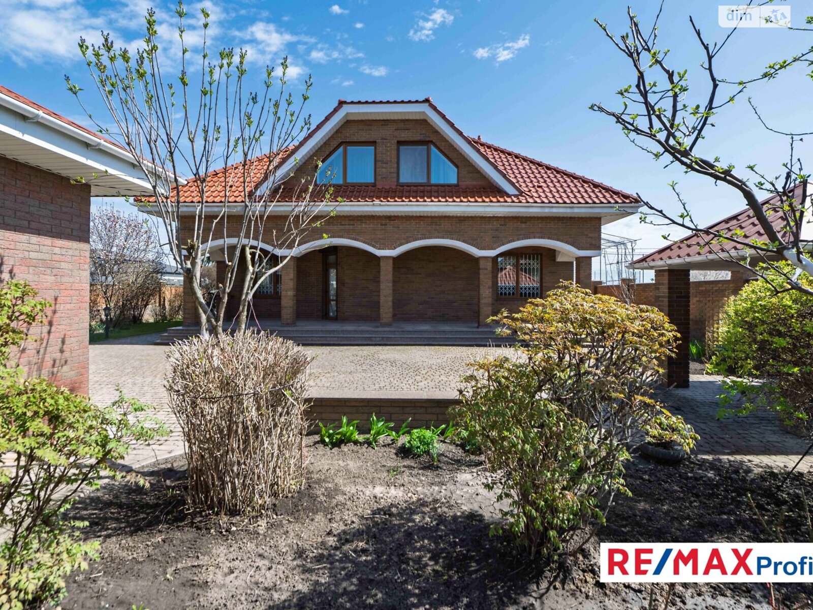 двоповерховий будинок з гаражем, 260 кв. м, цегла. Продаж у Хотові фото 1 двоповерховий будинок з гаражем, 260 кв. м, цегла. Продаж у Хотові фото 1