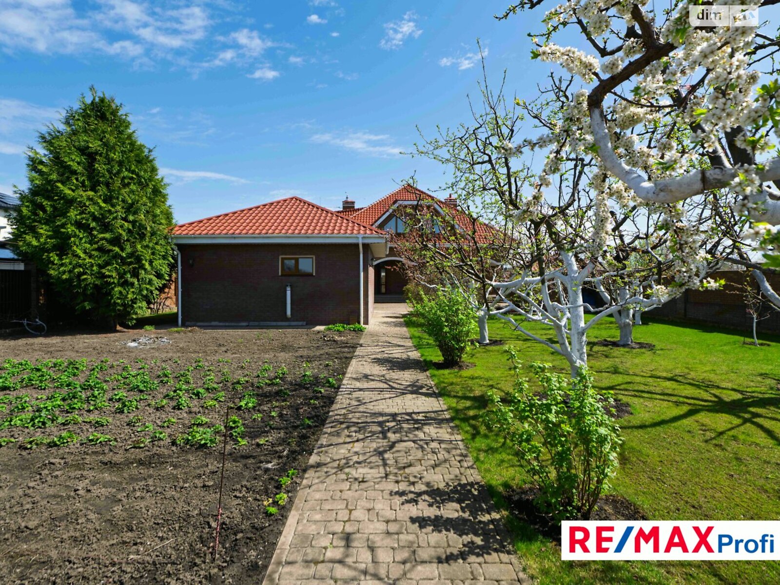 двоповерховий будинок з гаражем, 260 кв. м, цегла. Продаж у Хотові фото 1 двоповерховий будинок з гаражем, 260 кв. м, цегла. Продаж у Хотові фото 1