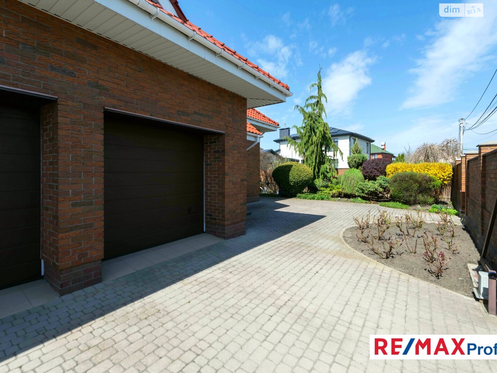 двоповерховий будинок з гаражем, 260 кв. м, цегла. Продаж у Хотові фото 1 двоповерховий будинок з гаражем, 260 кв. м, цегла. Продаж у Хотові фото 1