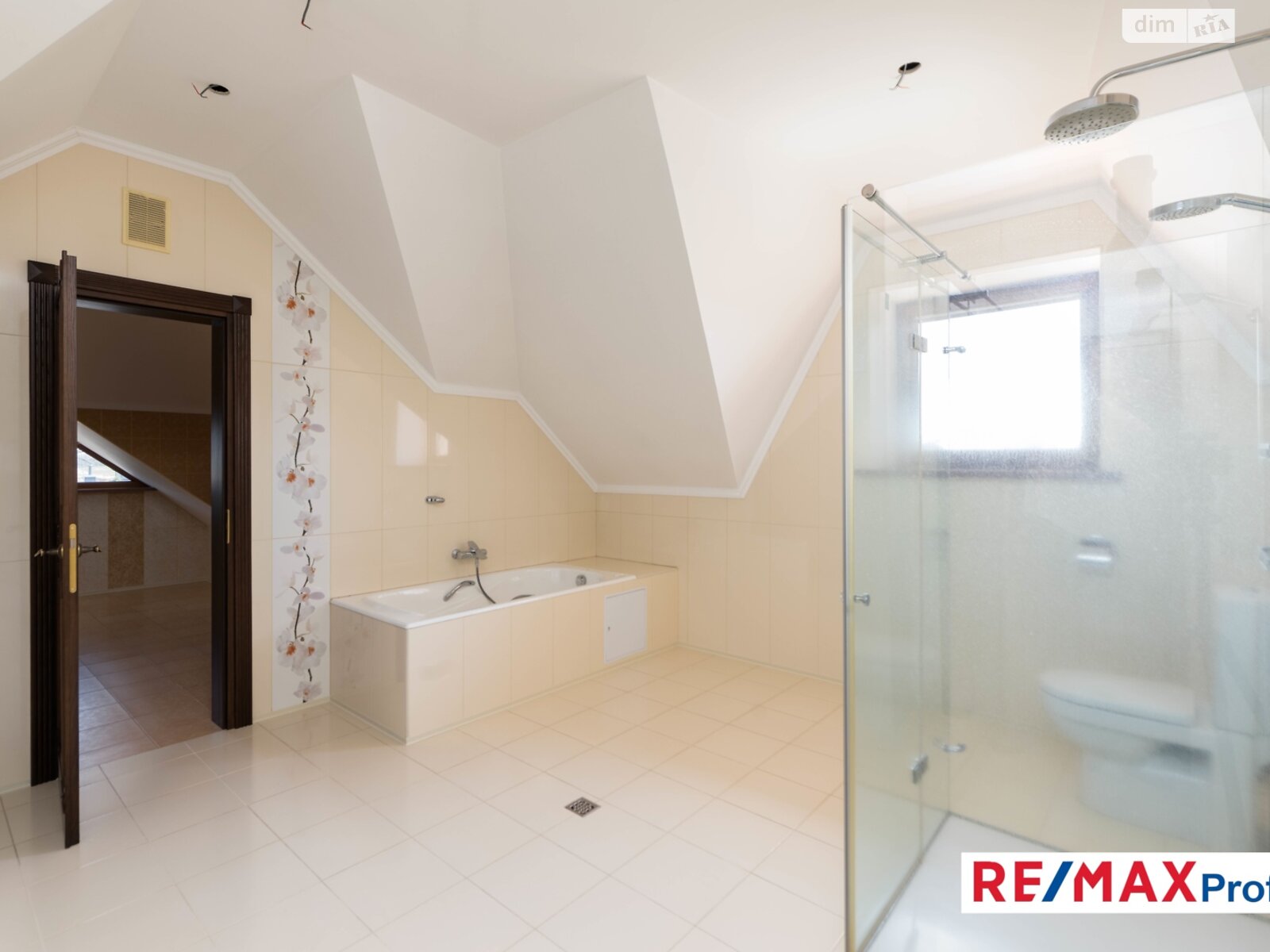 двоповерховий будинок з гаражем, 260 кв. м, цегла. Продаж у Хотові фото 1 двоповерховий будинок з гаражем, 260 кв. м, цегла. Продаж у Хотові фото 1