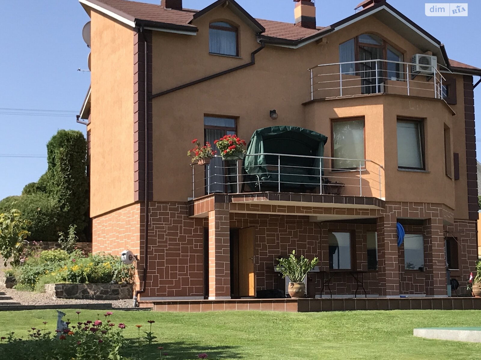 триповерховий будинок, 280 кв. м, цегла. Продаж у Хотові фото 1 триповерховий будинок, 280 кв. м, цегла. Продаж у Хотові фото 1