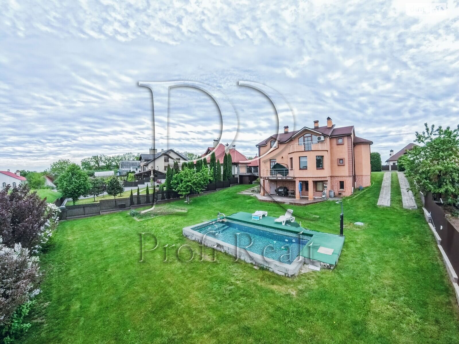 триповерховий будинок з балконом, 290 кв. м, цегла. Продаж у Хотові фото 1 триповерховий будинок з балконом, 290 кв. м, цегла. Продаж у Хотові фото 1