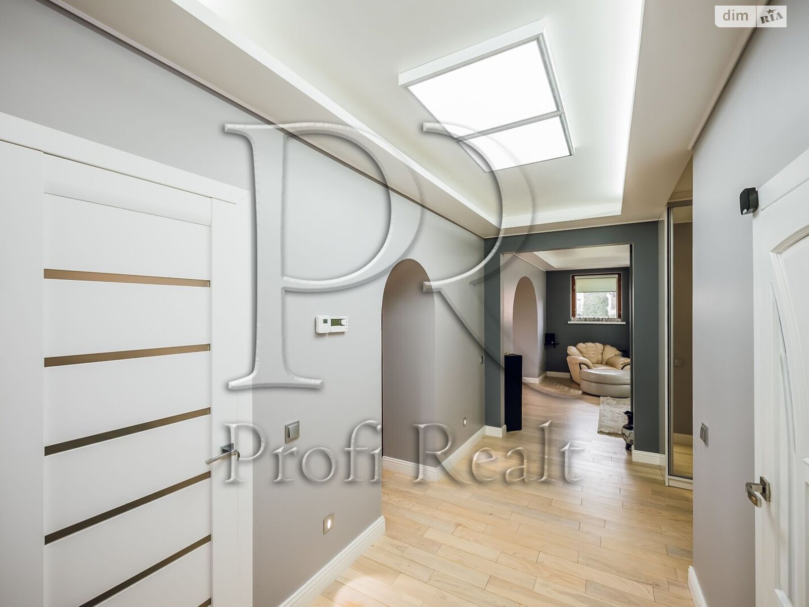 триповерховий будинок з балконом, 290 кв. м, цегла. Продаж у Хотові фото 1 триповерховий будинок з балконом, 290 кв. м, цегла. Продаж у Хотові фото 1