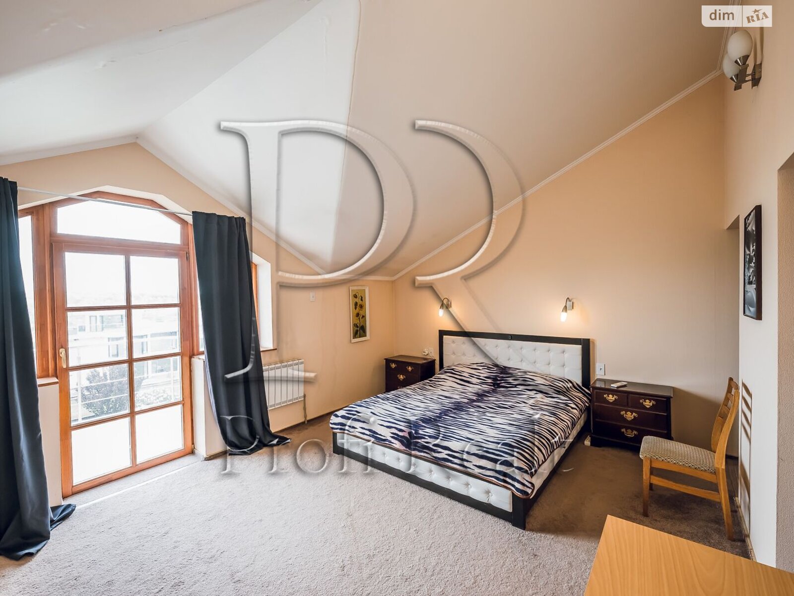 триповерховий будинок з балконом, 290 кв. м, цегла. Продаж у Хотові фото 1 триповерховий будинок з балконом, 290 кв. м, цегла. Продаж у Хотові фото 1