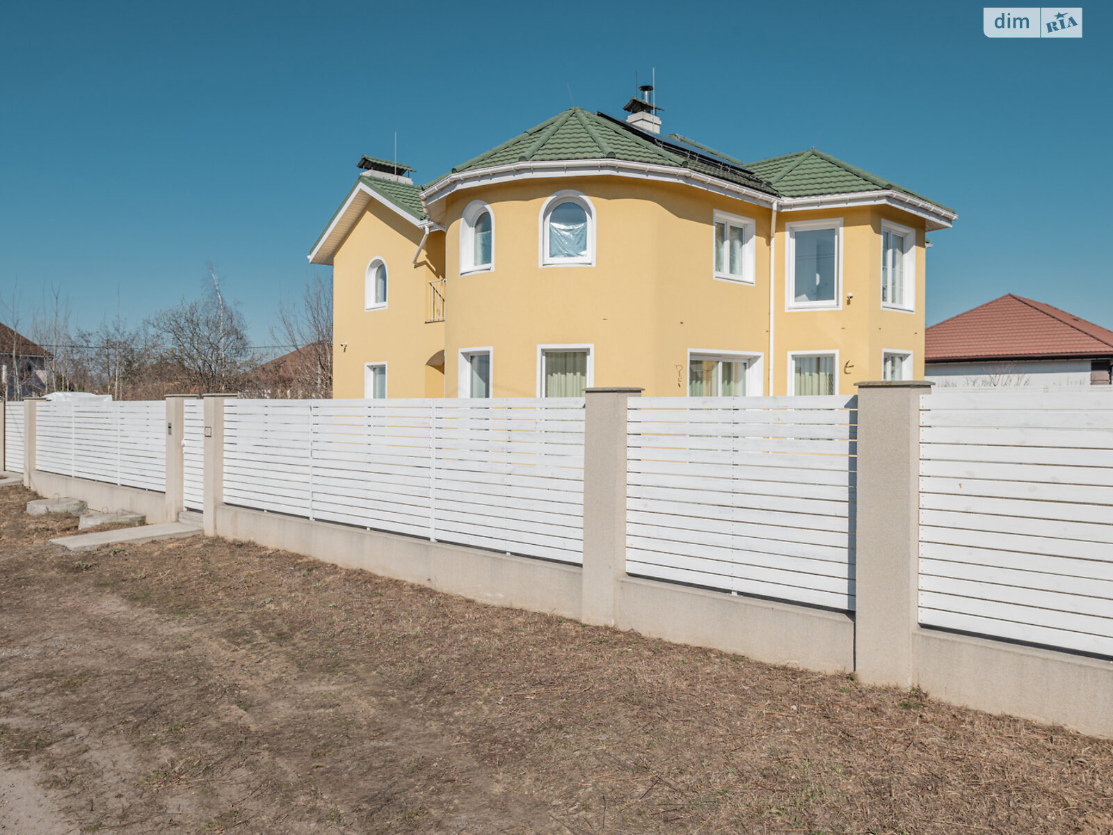 двухэтажный дом с верандой, 280 кв. м, кирпич. Продажа в Хотове фото 1