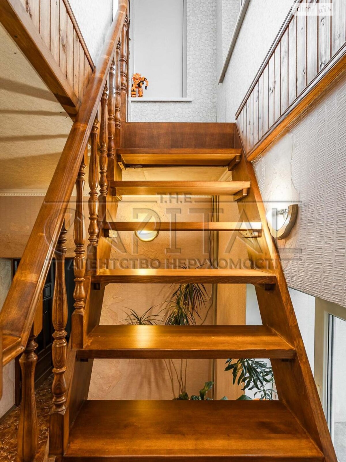 двухэтажный дом с гаражом, 140 кв. м, кирпич. Продажа в Хотове фото 1