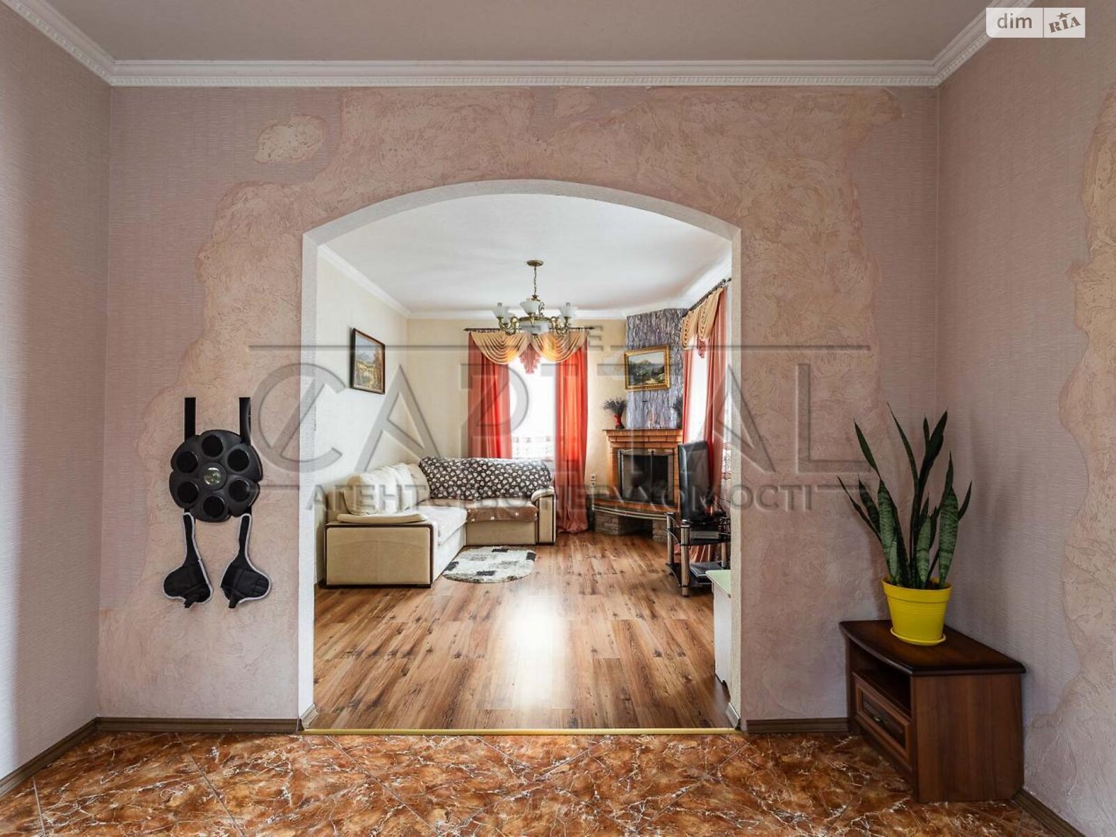 двухэтажный дом с гаражом, 140 кв. м, кирпич. Продажа в Хотове фото 1