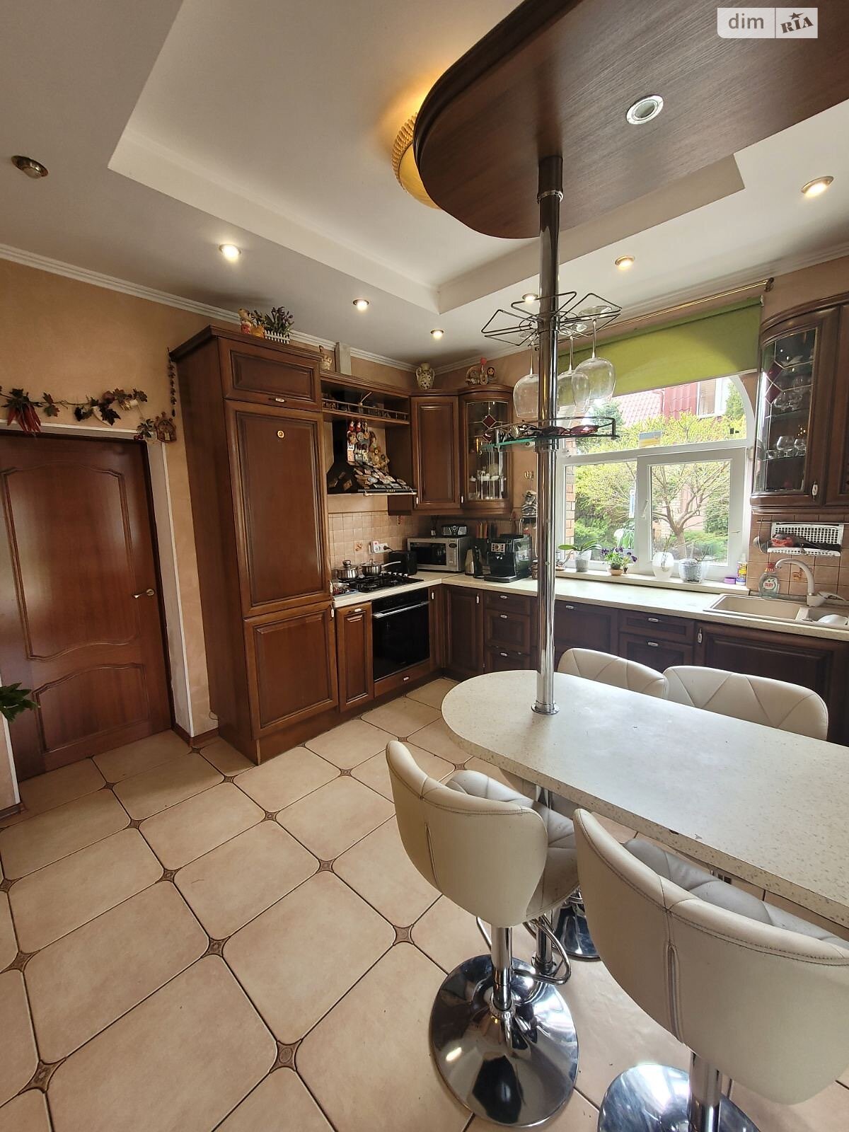 трехэтажный дом с гаражом, 280 кв. м, кирпич. Продажа в Хотяновке фото 1 трехэтажный дом с гаражом, 280 кв. м, кирпич. Продажа в Хотяновке фото 1