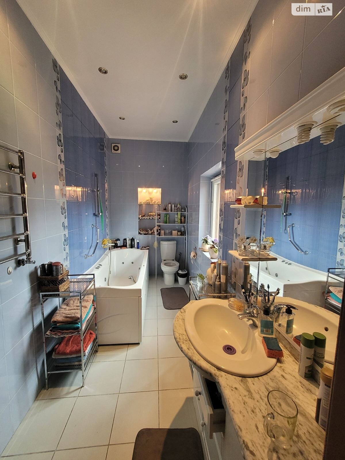 трехэтажный дом с гаражом, 280 кв. м, кирпич. Продажа в Хотяновке фото 1 трехэтажный дом с гаражом, 280 кв. м, кирпич. Продажа в Хотяновке фото 1