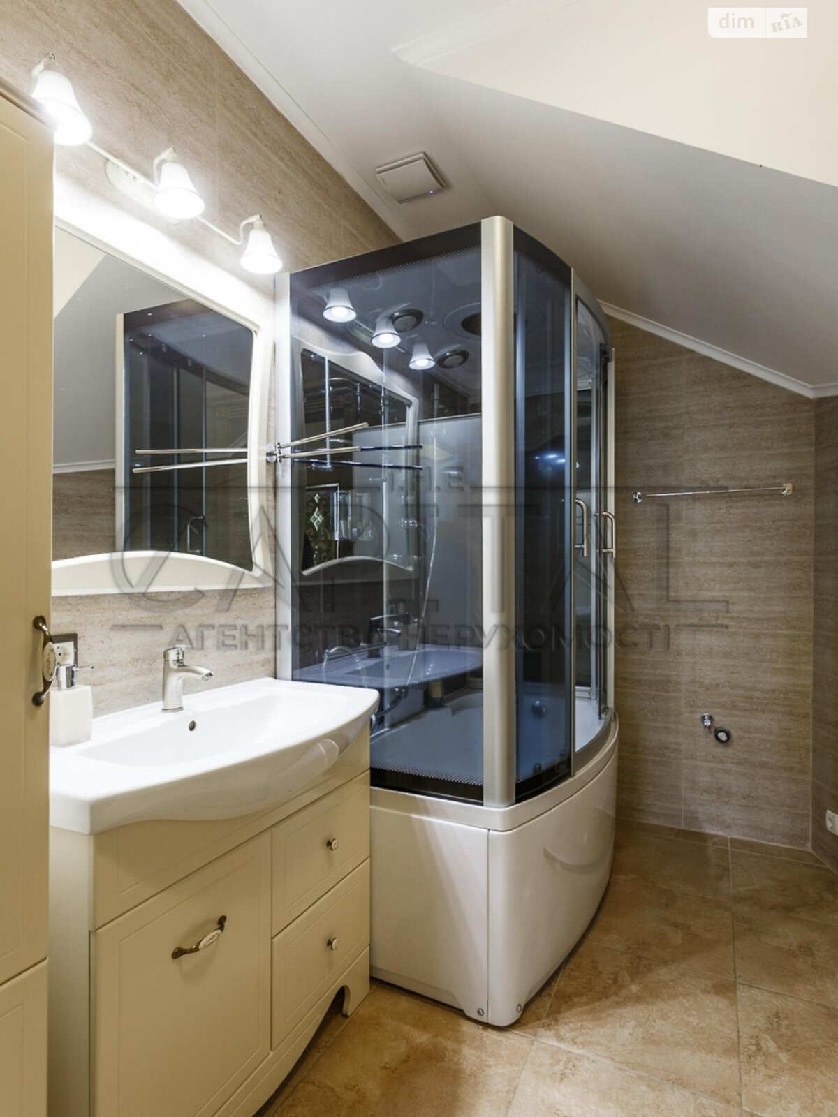 триповерховий будинок з гаражем, 365 кв. м, цегла. Продаж у Хотянівці фото 1