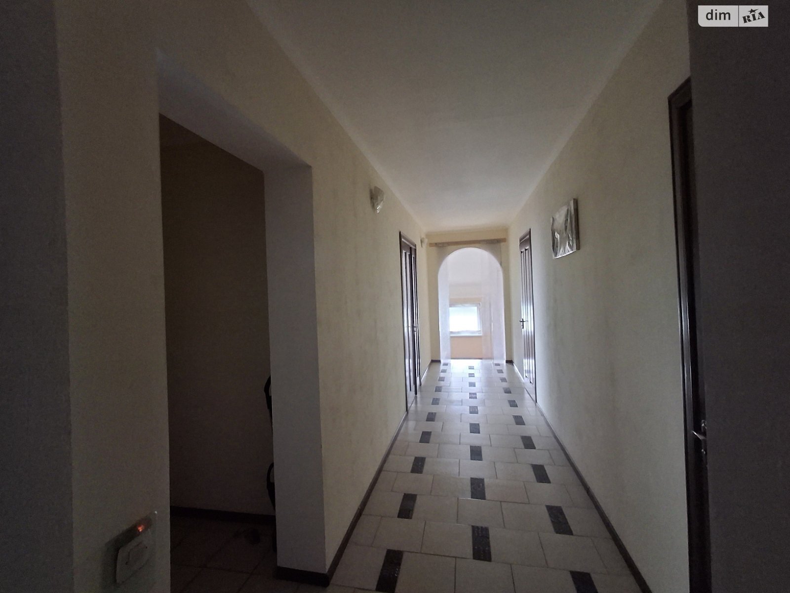 двухэтажный дом с гаражом, 278 кв. м, кирпич. Продажа в Хриплине фото 1