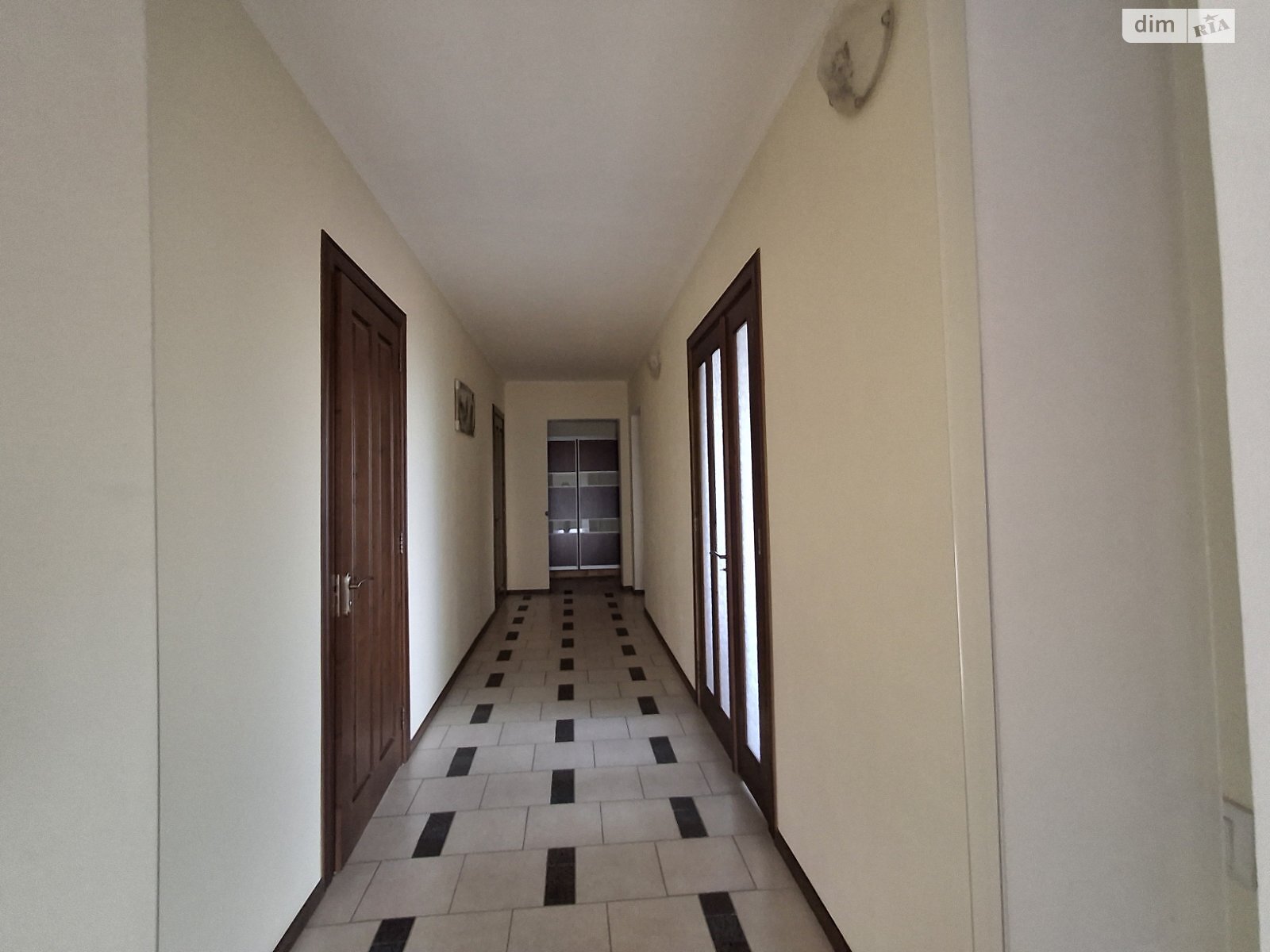 двухэтажный дом с гаражом, 278 кв. м, кирпич. Продажа в Хриплине фото 1