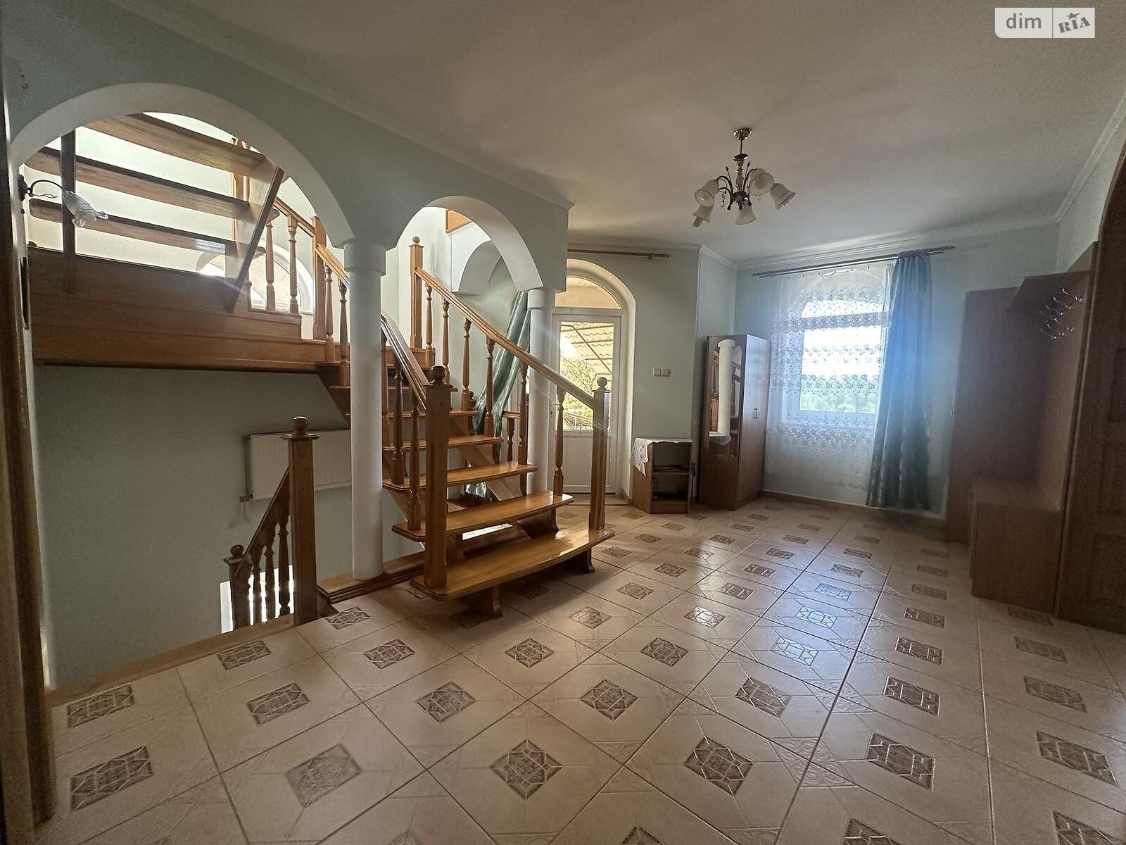 триповерховий будинок з гаражем, 271.6 кв. м, цегла. Продаж в Хусті, район Хуст фото 1 триповерховий будинок з гаражем, 271.6 кв. м, цегла. Продаж в Хусті, район Хуст фото 1