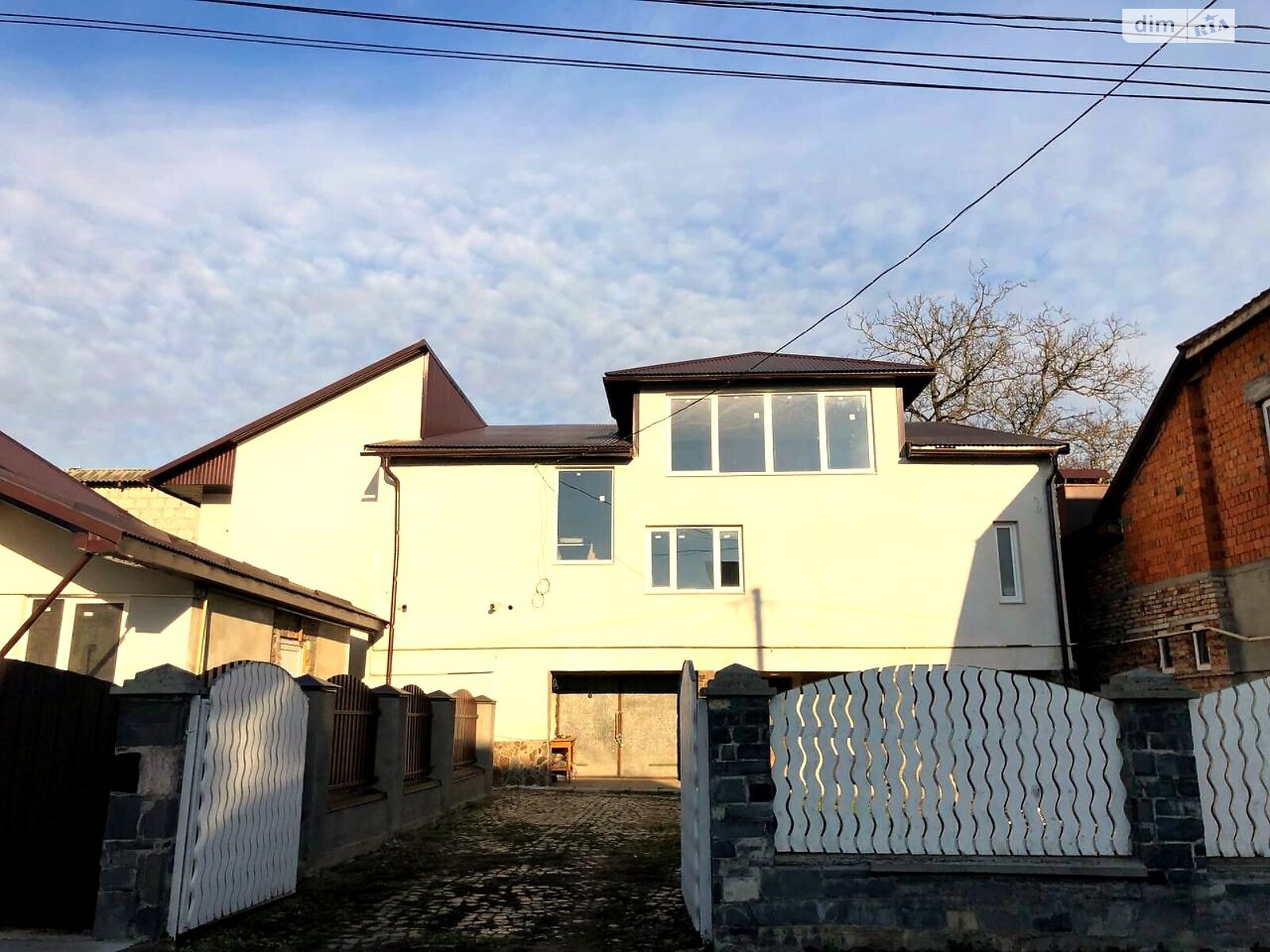 трехэтажный дом с гаражом, 261.4 кв. м, кирпич. Продажа в Хусте район Хуст фото 1 трехэтажный дом с гаражом, 261.4 кв. м, кирпич. Продажа в Хусте район Хуст фото 1