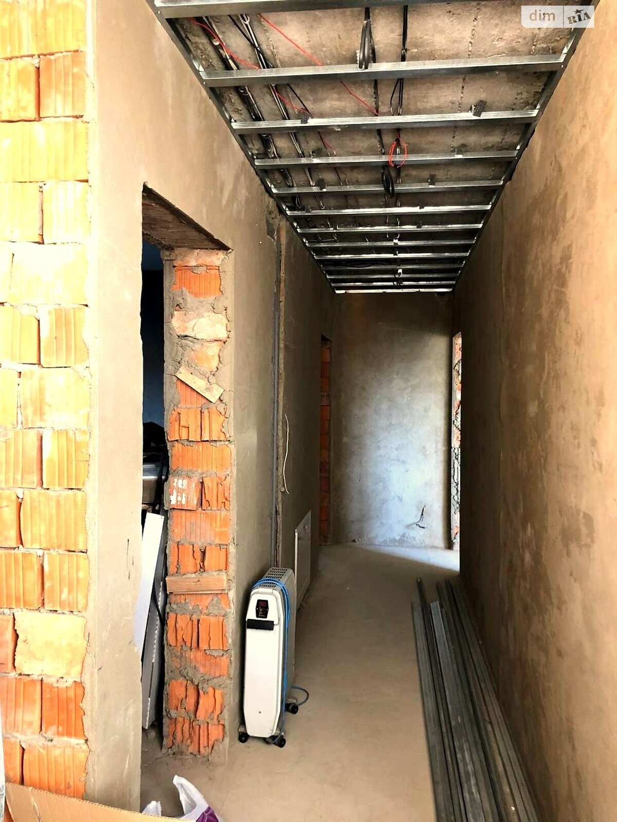 трехэтажный дом с гаражом, 261.4 кв. м, кирпич. Продажа в Хусте район Хуст фото 1 трехэтажный дом с гаражом, 261.4 кв. м, кирпич. Продажа в Хусте район Хуст фото 1