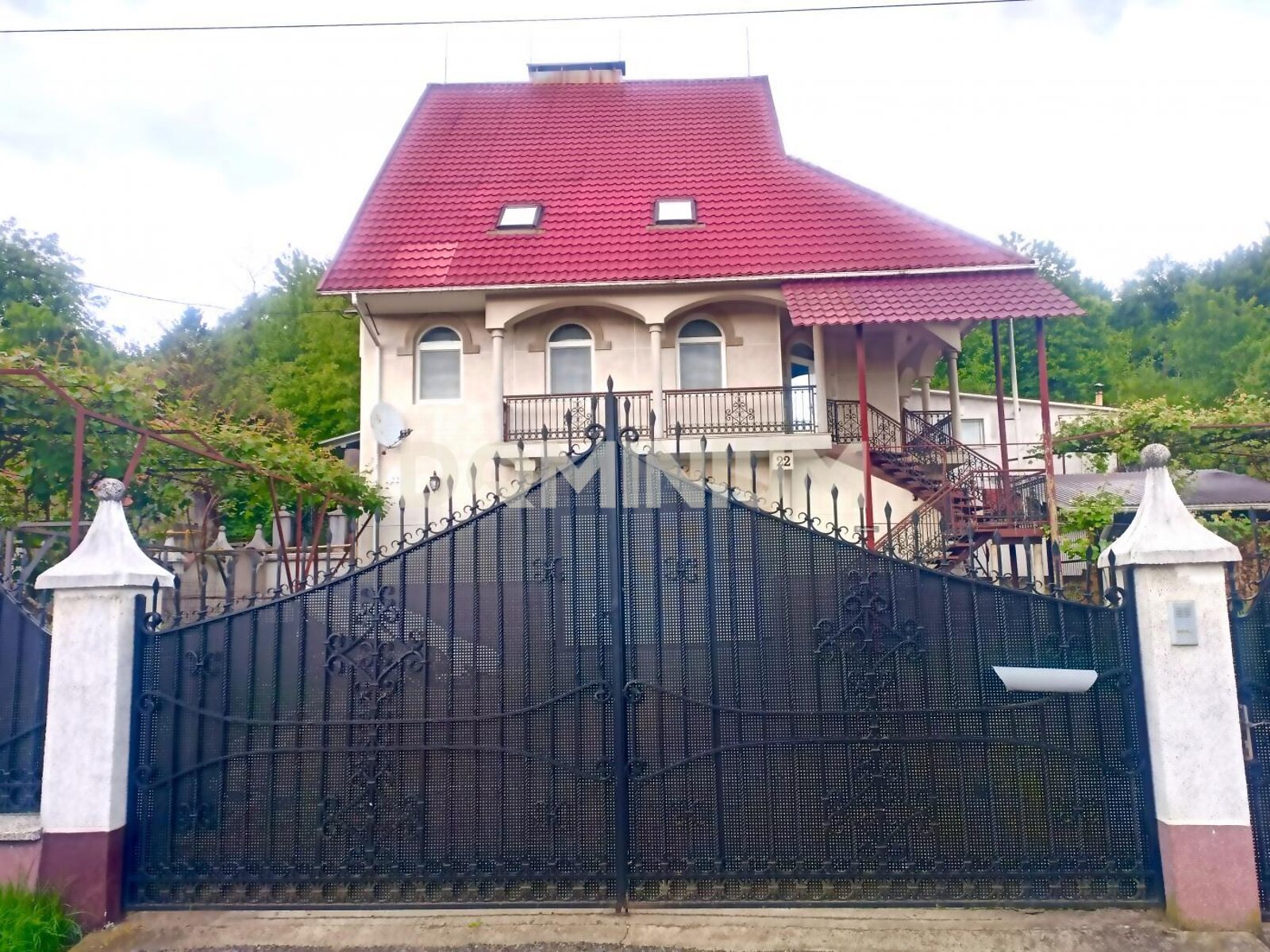 триповерховий будинок, 270 кв. м, кирпич. Продаж у Хусті фото 1 триповерховий будинок, 270 кв. м, кирпич. Продаж у Хусті фото 1