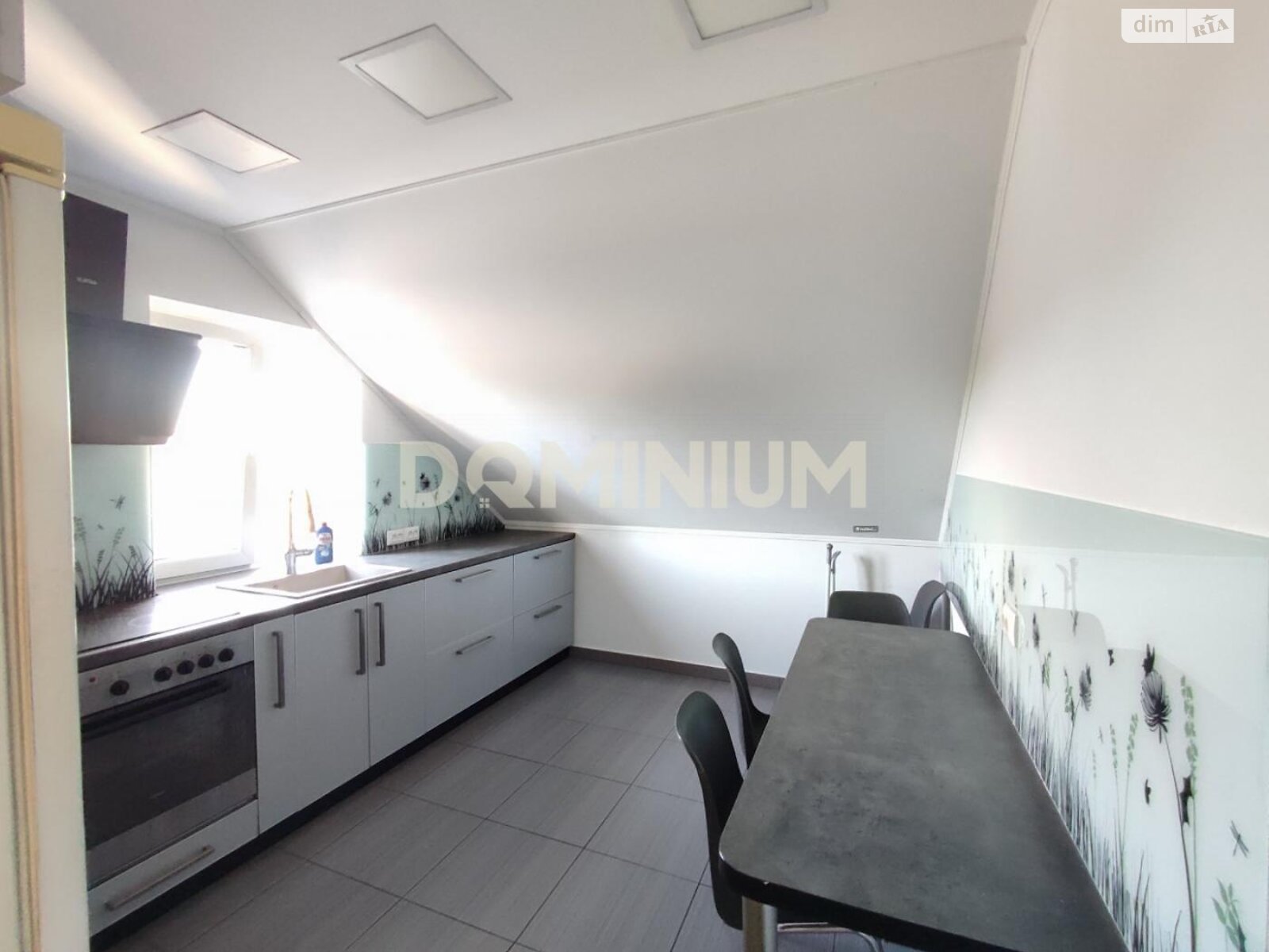 трехэтажный дом, 240 кв. м, кирпич. Продажа в Хусте фото 1 трехэтажный дом, 240 кв. м, кирпич. Продажа в Хусте фото 1