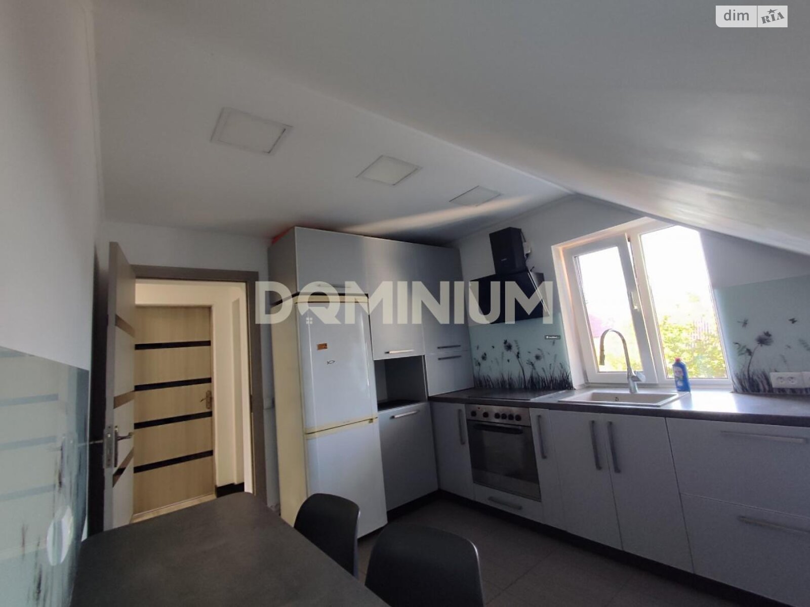 трехэтажный дом, 240 кв. м, кирпич. Продажа в Хусте фото 1 трехэтажный дом, 240 кв. м, кирпич. Продажа в Хусте фото 1