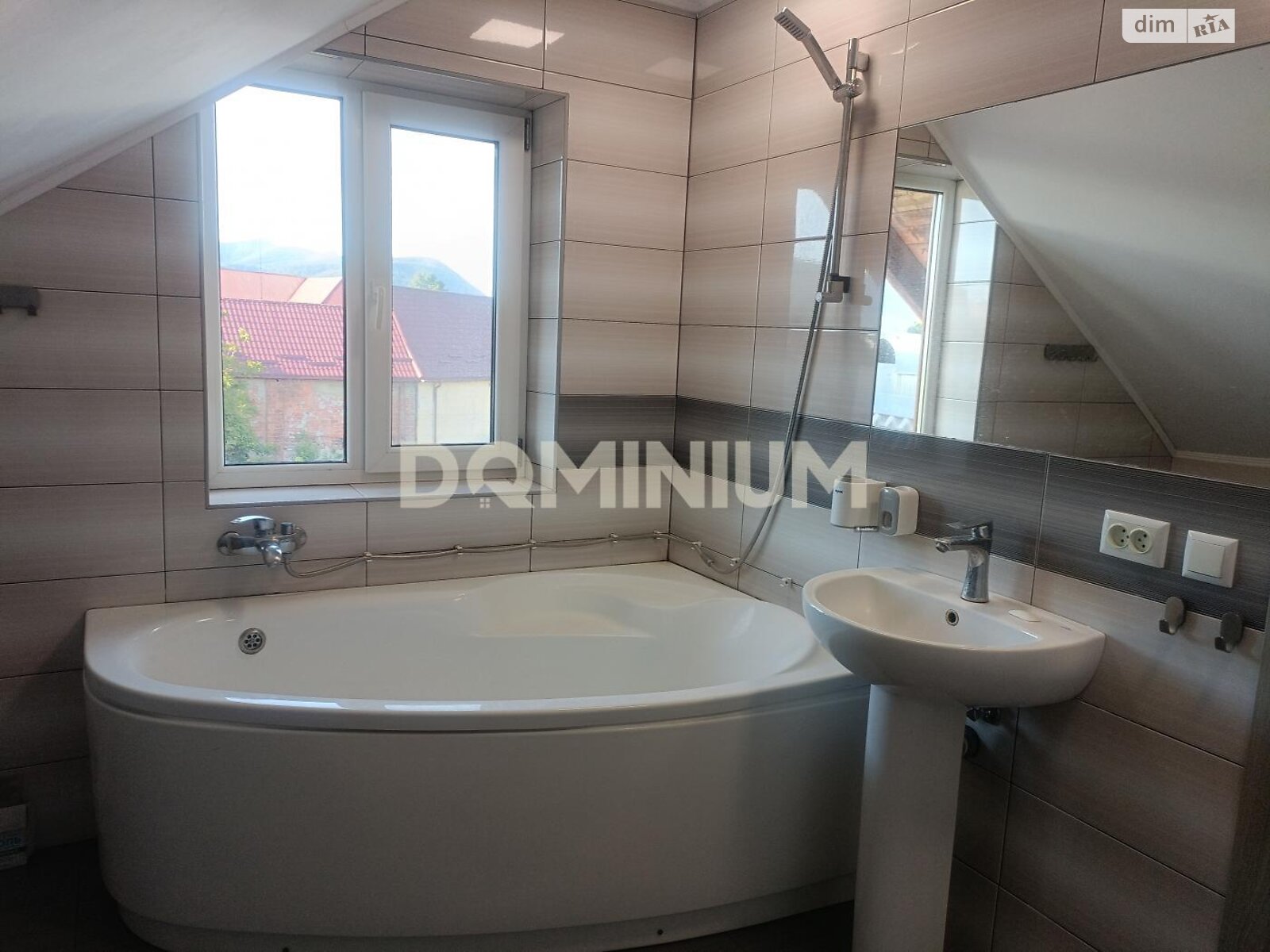трехэтажный дом, 240 кв. м, кирпич. Продажа в Хусте фото 1 трехэтажный дом, 240 кв. м, кирпич. Продажа в Хусте фото 1