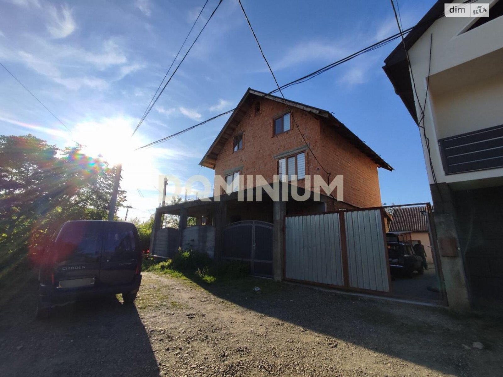 трехэтажный дом, 240 кв. м, кирпич. Продажа в Хусте фото 1 трехэтажный дом, 240 кв. м, кирпич. Продажа в Хусте фото 1