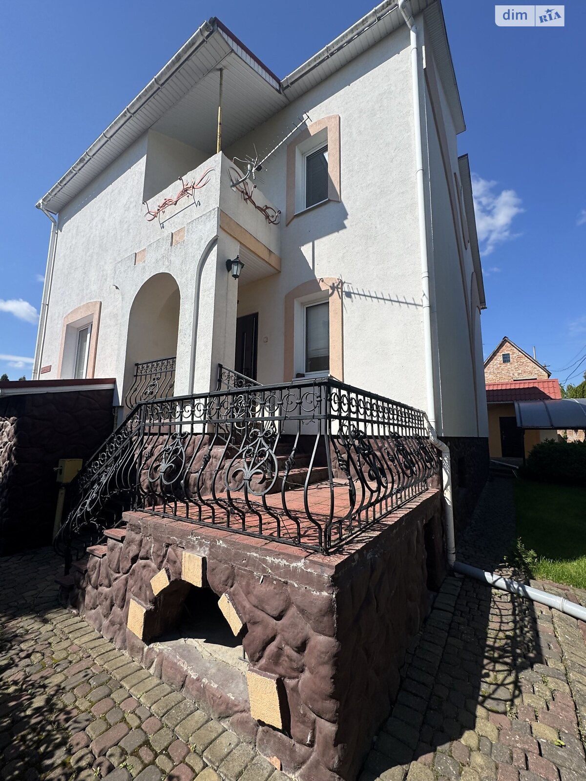 двухэтажный дом с гаражом, 217 кв. м, кирпич. Продажа в Ильпене фото 1 двухэтажный дом с гаражом, 217 кв. м, кирпич. Продажа в Ильпене фото 1