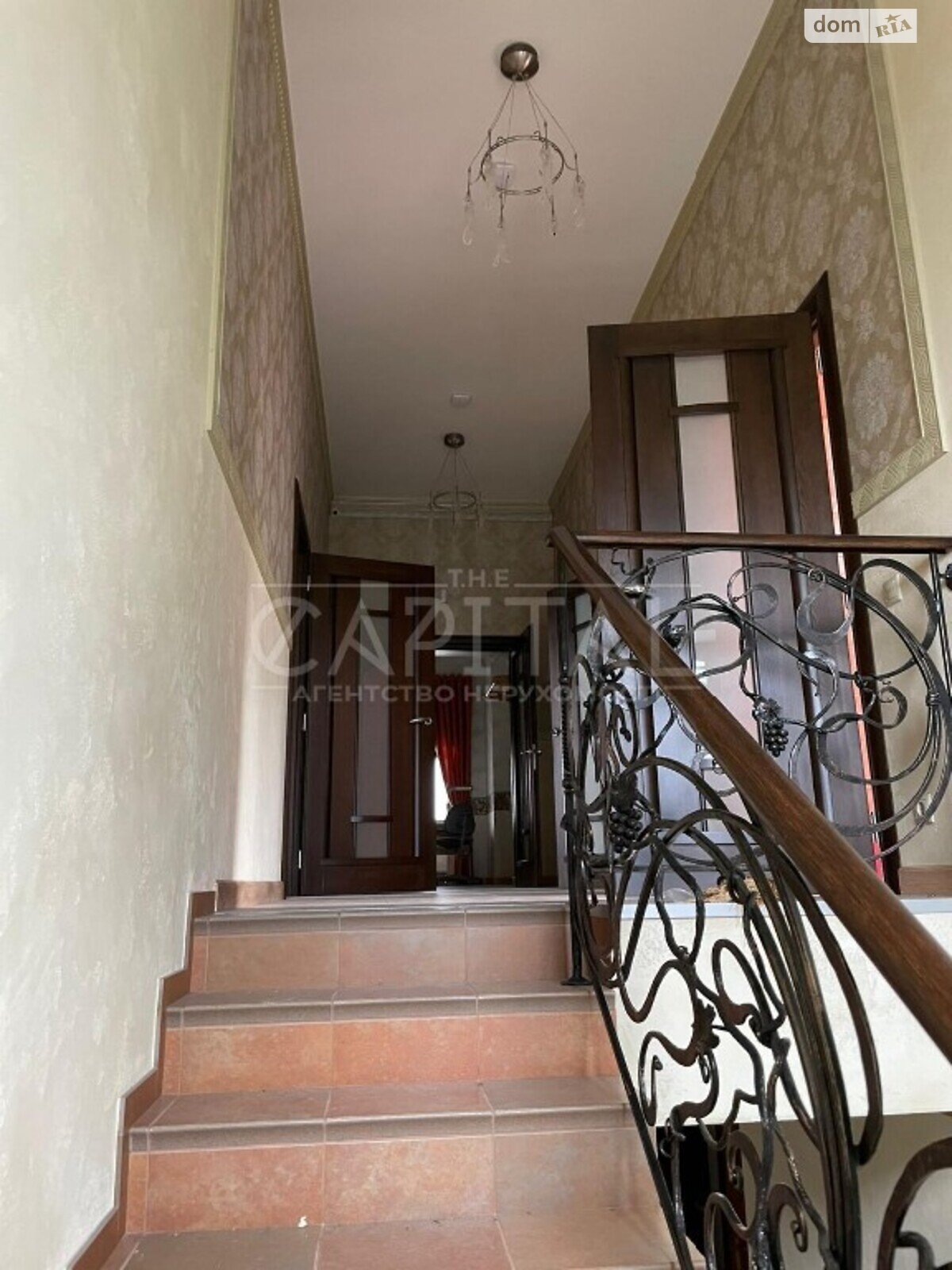 триповерховий будинок з опаленням, 500 кв. м, цегла. Продаж у Гостомелі фото 1 триповерховий будинок з опаленням, 500 кв. м, цегла. Продаж у Гостомелі фото 1