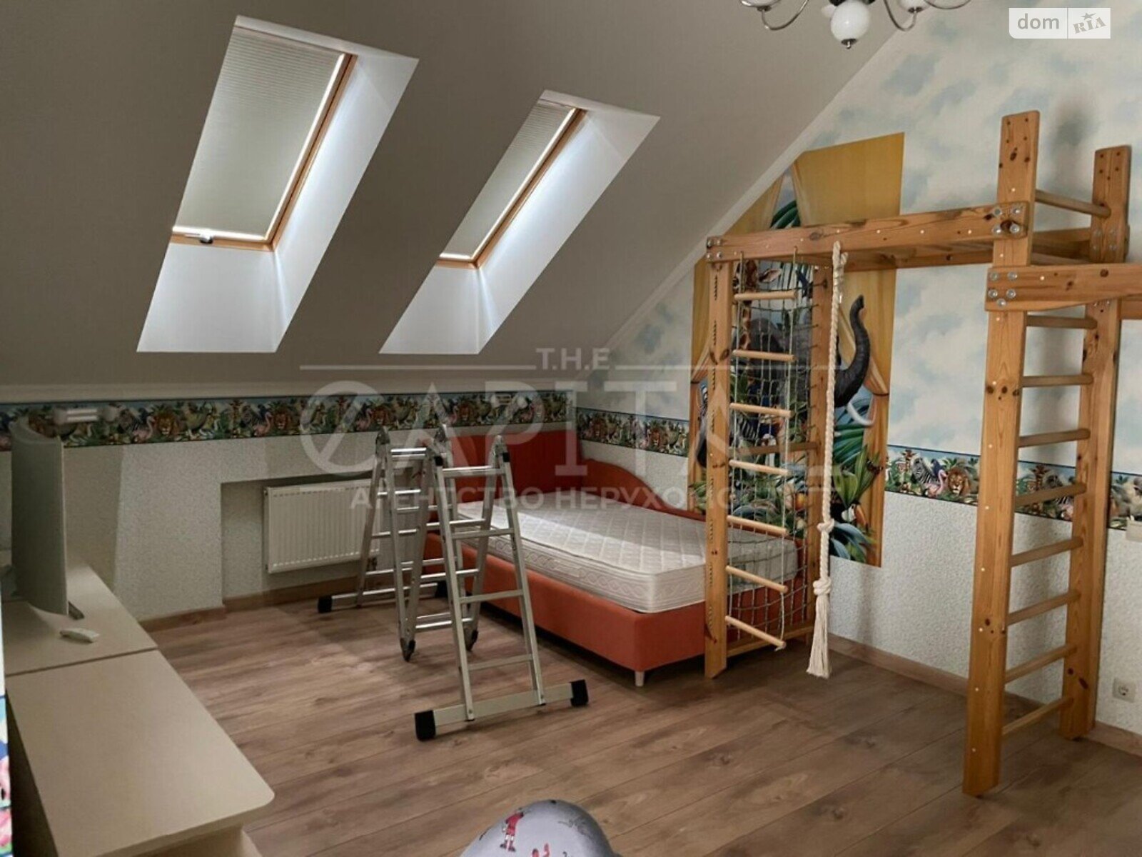 триповерховий будинок з опаленням, 500 кв. м, цегла. Продаж у Гостомелі фото 1 триповерховий будинок з опаленням, 500 кв. м, цегла. Продаж у Гостомелі фото 1