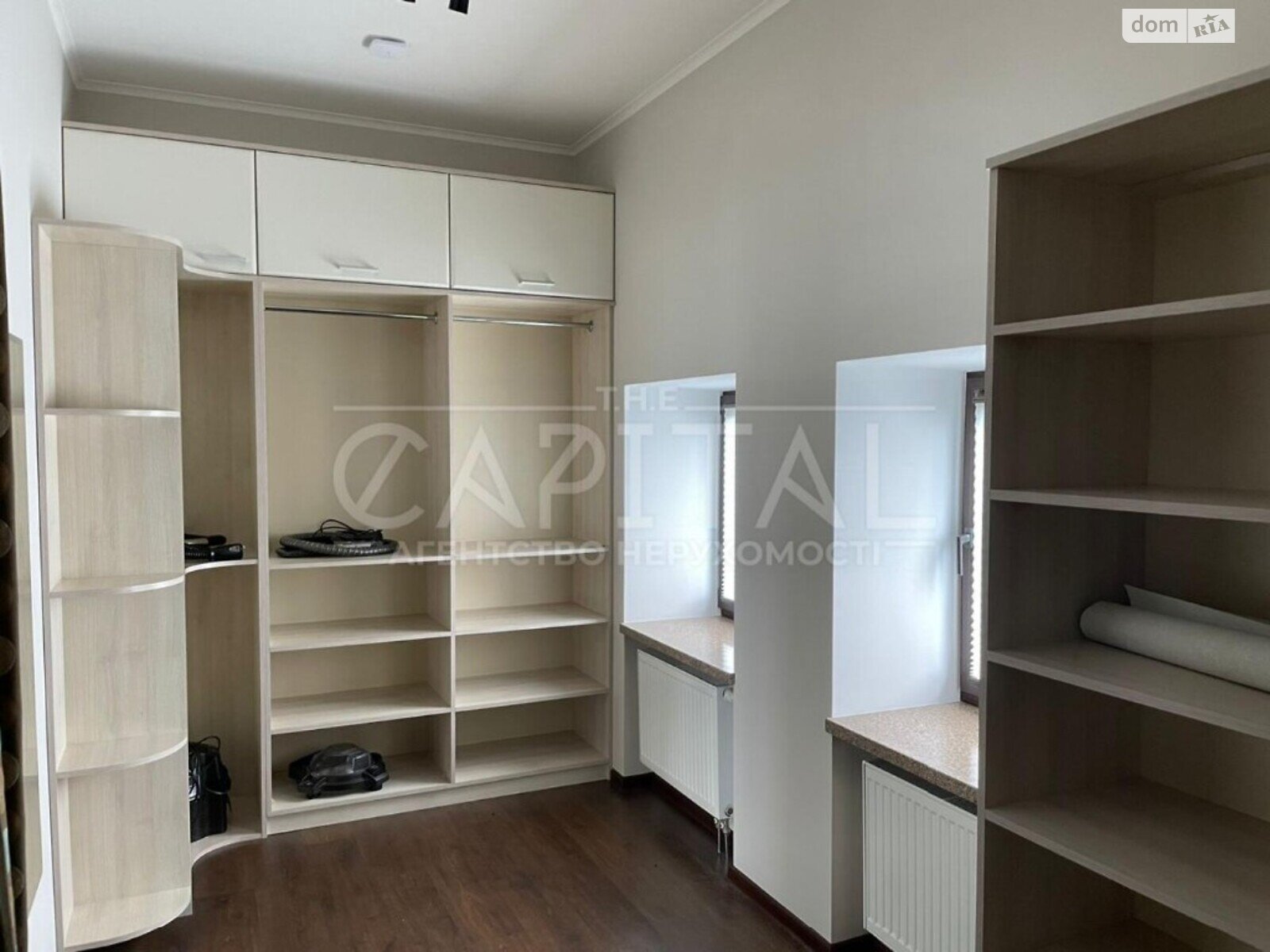 триповерховий будинок з опаленням, 500 кв. м, цегла. Продаж у Гостомелі фото 1 триповерховий будинок з опаленням, 500 кв. м, цегла. Продаж у Гостомелі фото 1