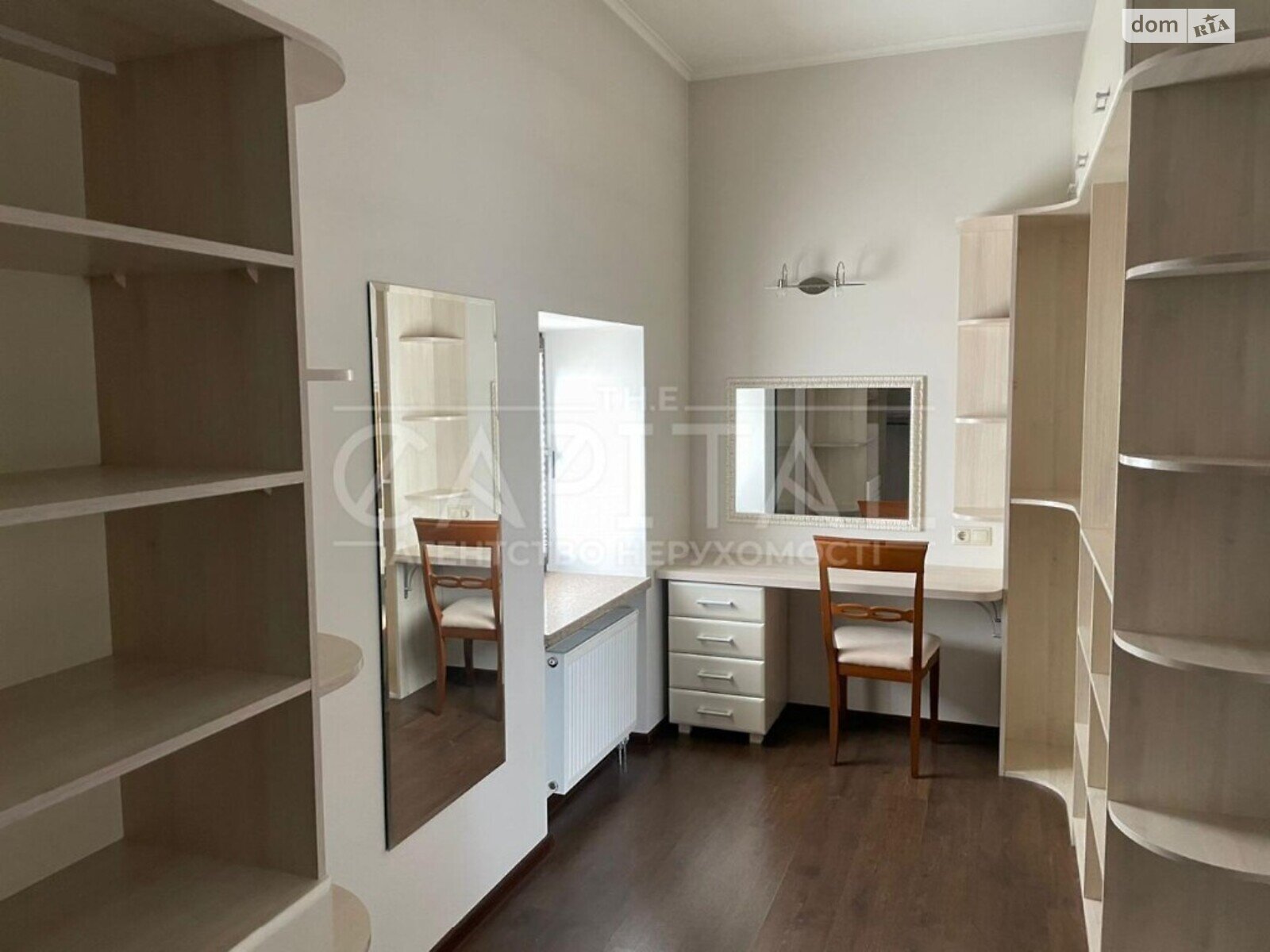 триповерховий будинок з опаленням, 500 кв. м, цегла. Продаж у Гостомелі фото 1 триповерховий будинок з опаленням, 500 кв. м, цегла. Продаж у Гостомелі фото 1