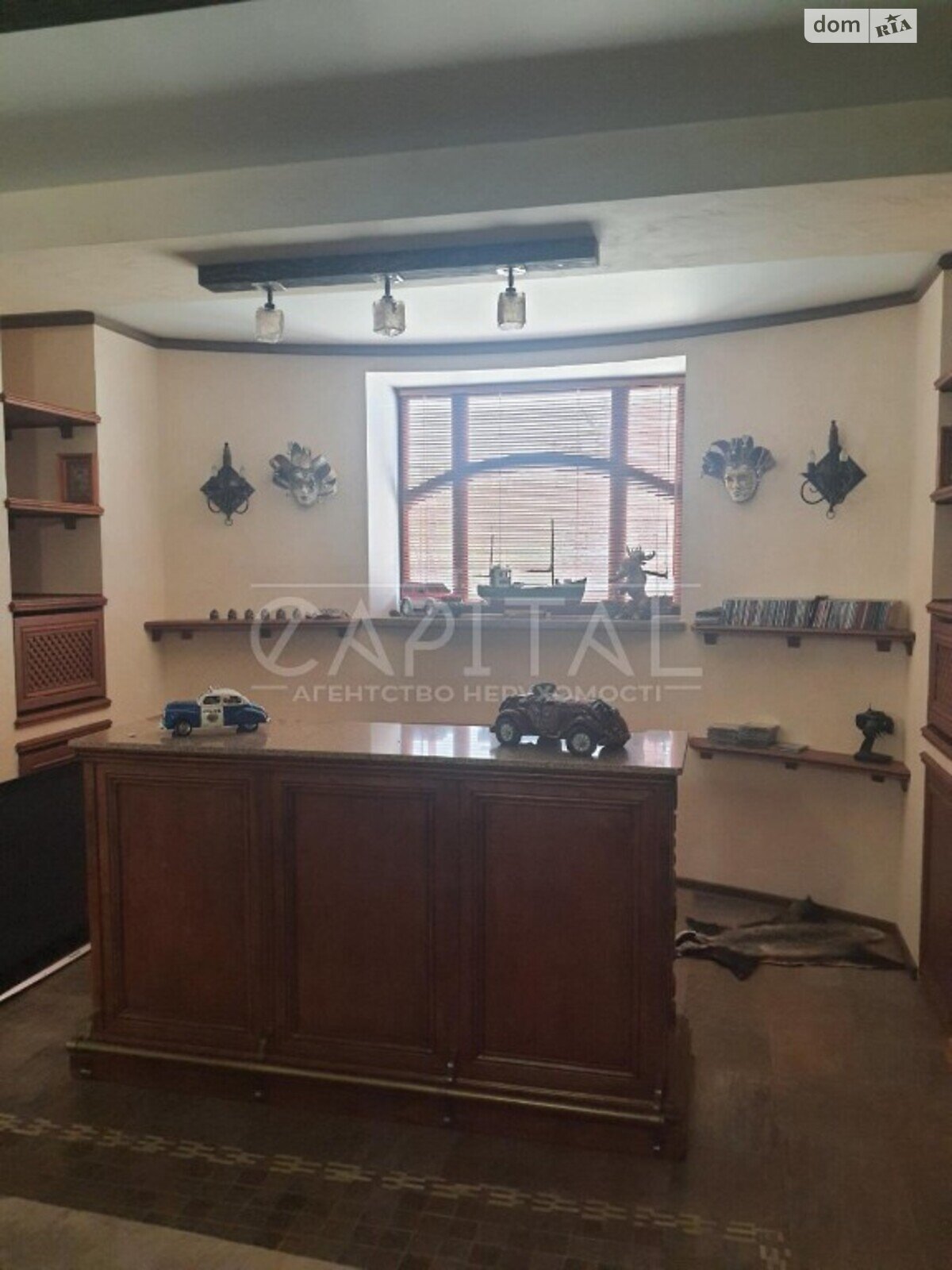 триповерховий будинок з опаленням, 500 кв. м, цегла. Продаж у Гостомелі фото 1 триповерховий будинок з опаленням, 500 кв. м, цегла. Продаж у Гостомелі фото 1