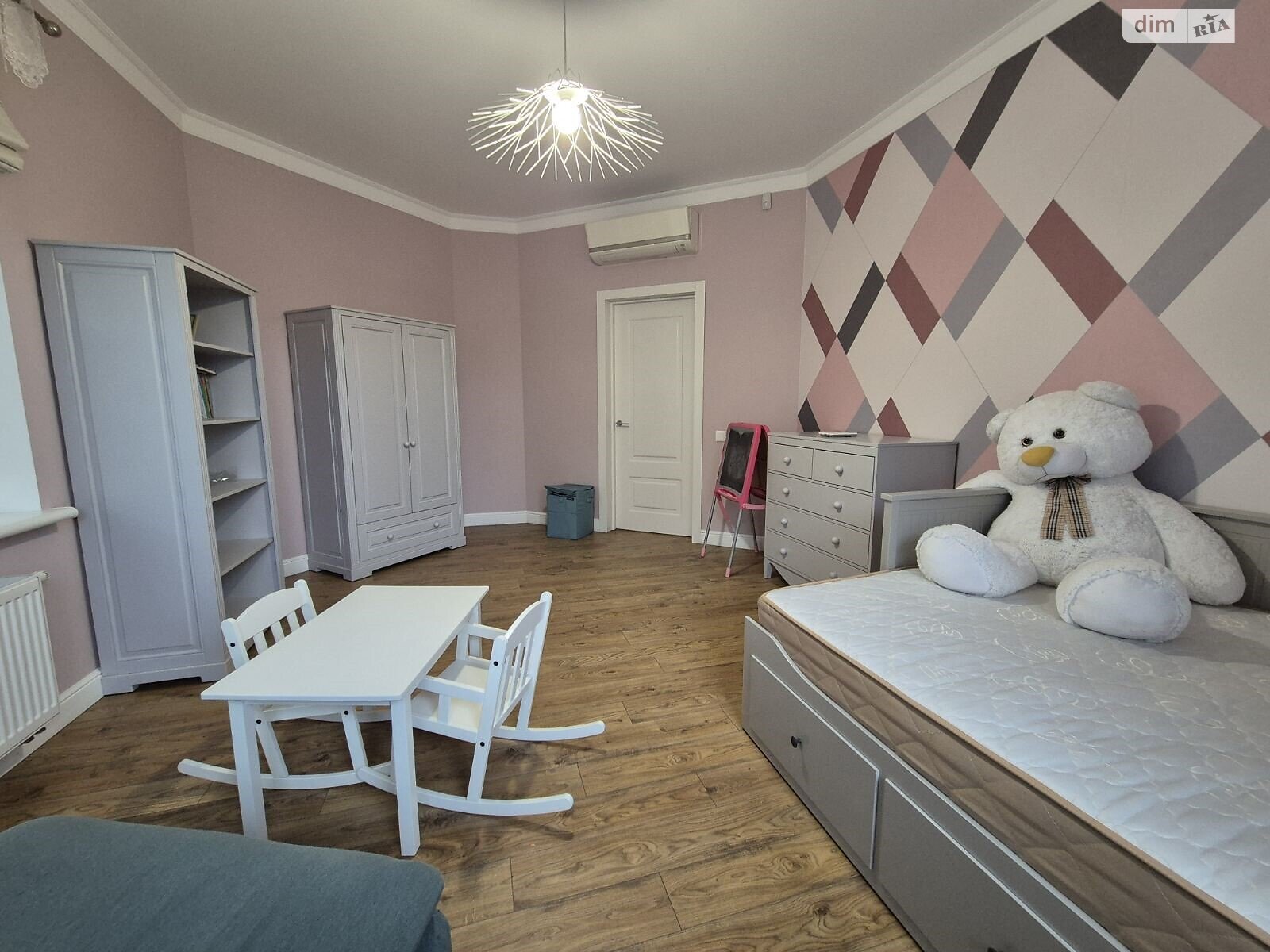 триповерховий будинок з опаленням, 292.4 кв. м, цегла. Продаж в Ірпені, район Ірпінь фото 1 триповерховий будинок з опаленням, 292.4 кв. м, цегла. Продаж в Ірпені, район Ірпінь фото 1