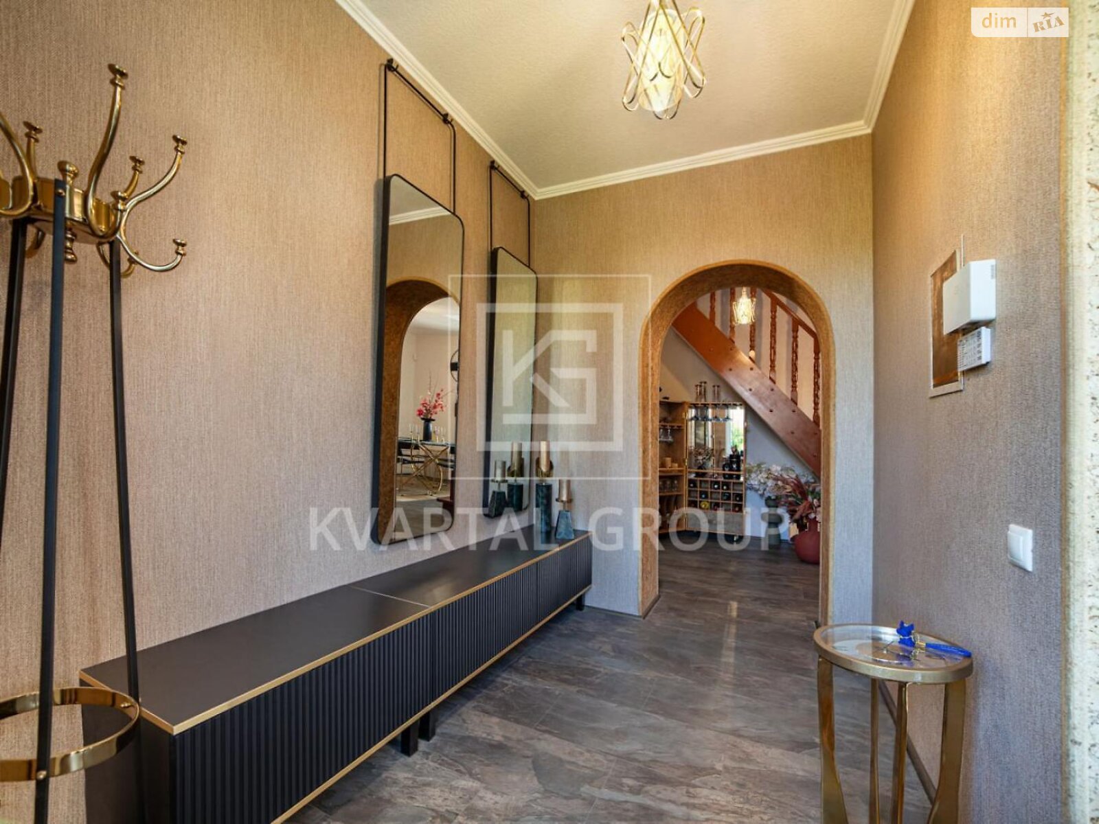 двухэтажный дом с мебелью, 180 кв. м, кирпич. Продажа в Ирпене район Романовка фото 1 двухэтажный дом с мебелью, 180 кв. м, кирпич. Продажа в Ирпене район Романовка фото 1