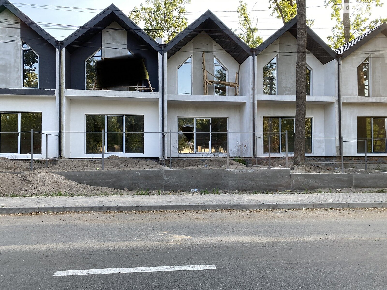 двухэтажный таунхаус без мебели, 80 кв. м, керамический блок. Продажа в Ворзеле фото 1 двухэтажный таунхаус без мебели, 80 кв. м, керамический блок. Продажа в Ворзеле фото 1