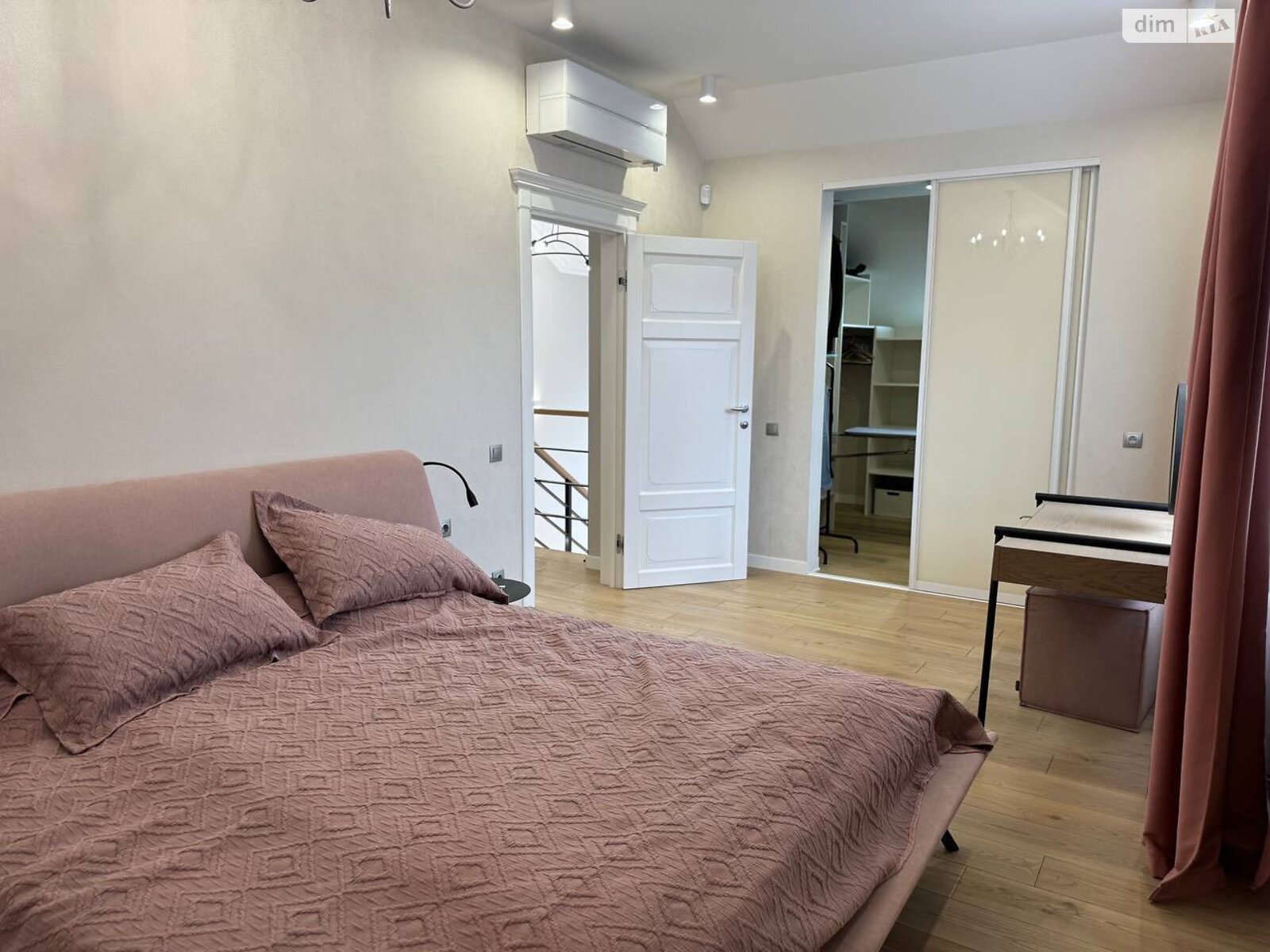 двоповерховий будинок з опаленням, 184 кв. м, цегла. Продаж у Ірпені фото 1 двоповерховий будинок з опаленням, 184 кв. м, цегла. Продаж у Ірпені фото 1