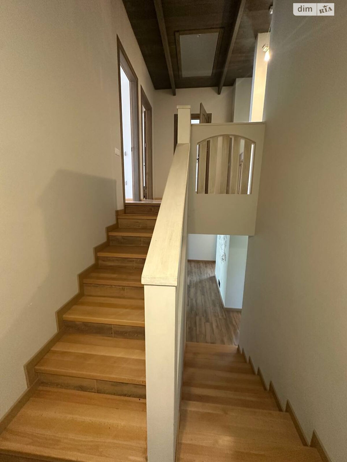 двухэтажный дом с верандой, 200 кв. м, кирпич. Продажа в Ивачеву Долишнему фото 1