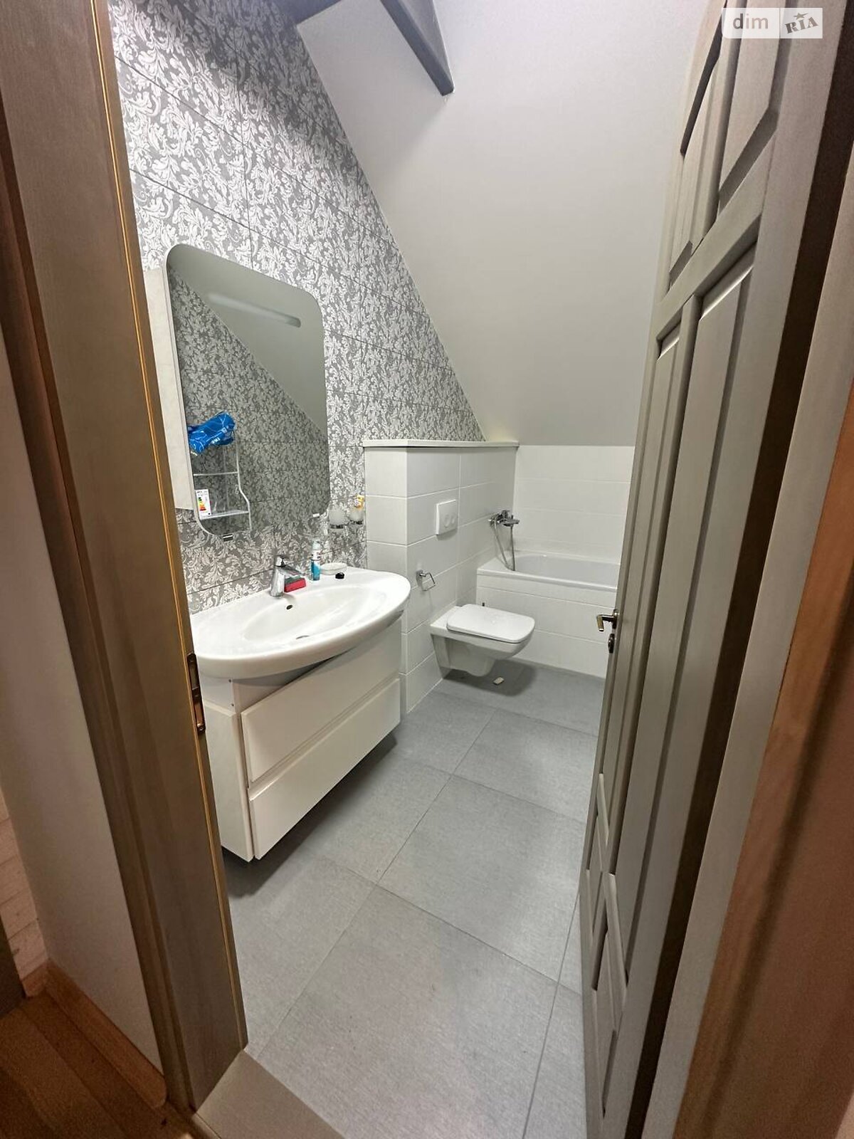 двухэтажный дом с верандой, 200 кв. м, кирпич. Продажа в Ивачеву Долишнему фото 1