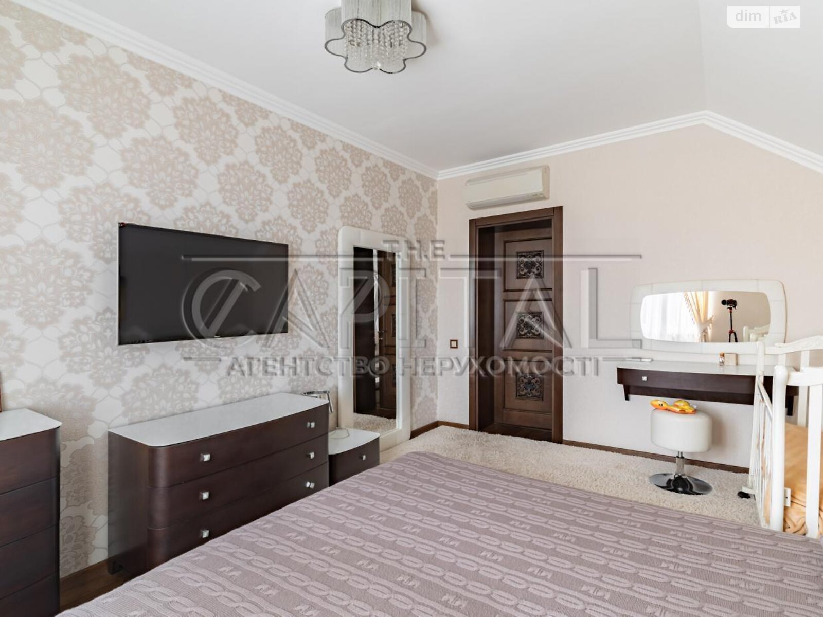 двухэтажный дом с гаражом, 334.2 кв. м, кирпич. Продажа в Иванковичах фото 1