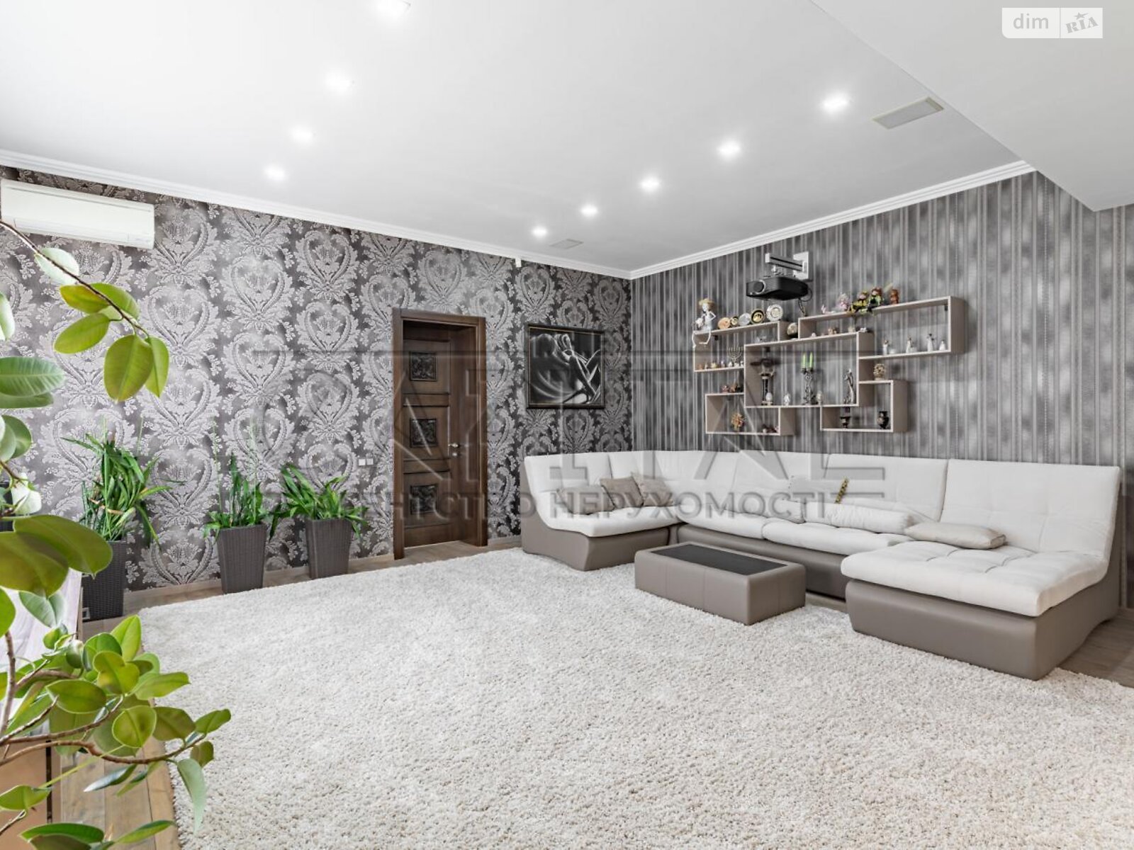 двоповерховий будинок з верандою, 334.2 кв. м, цегла. Продаж у Іванковичах фото 1 двоповерховий будинок з верандою, 334.2 кв. м, цегла. Продаж у Іванковичах фото 1