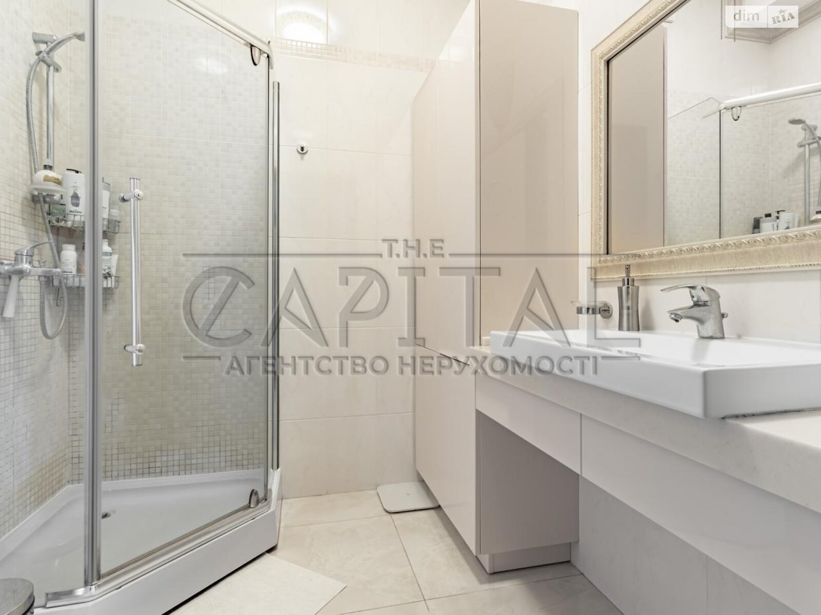 трехэтажный дом с гаражом, 334.2 кв. м, кирпич. Продажа в Иванковичах фото 1