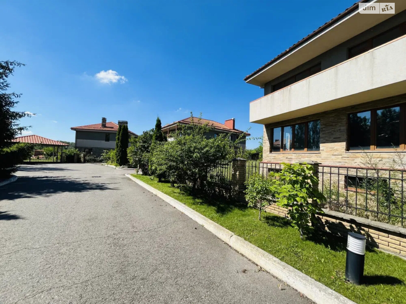 двухэтажный дом, 352 кв. м, кирпич. Продажа в Иванковичах фото 1