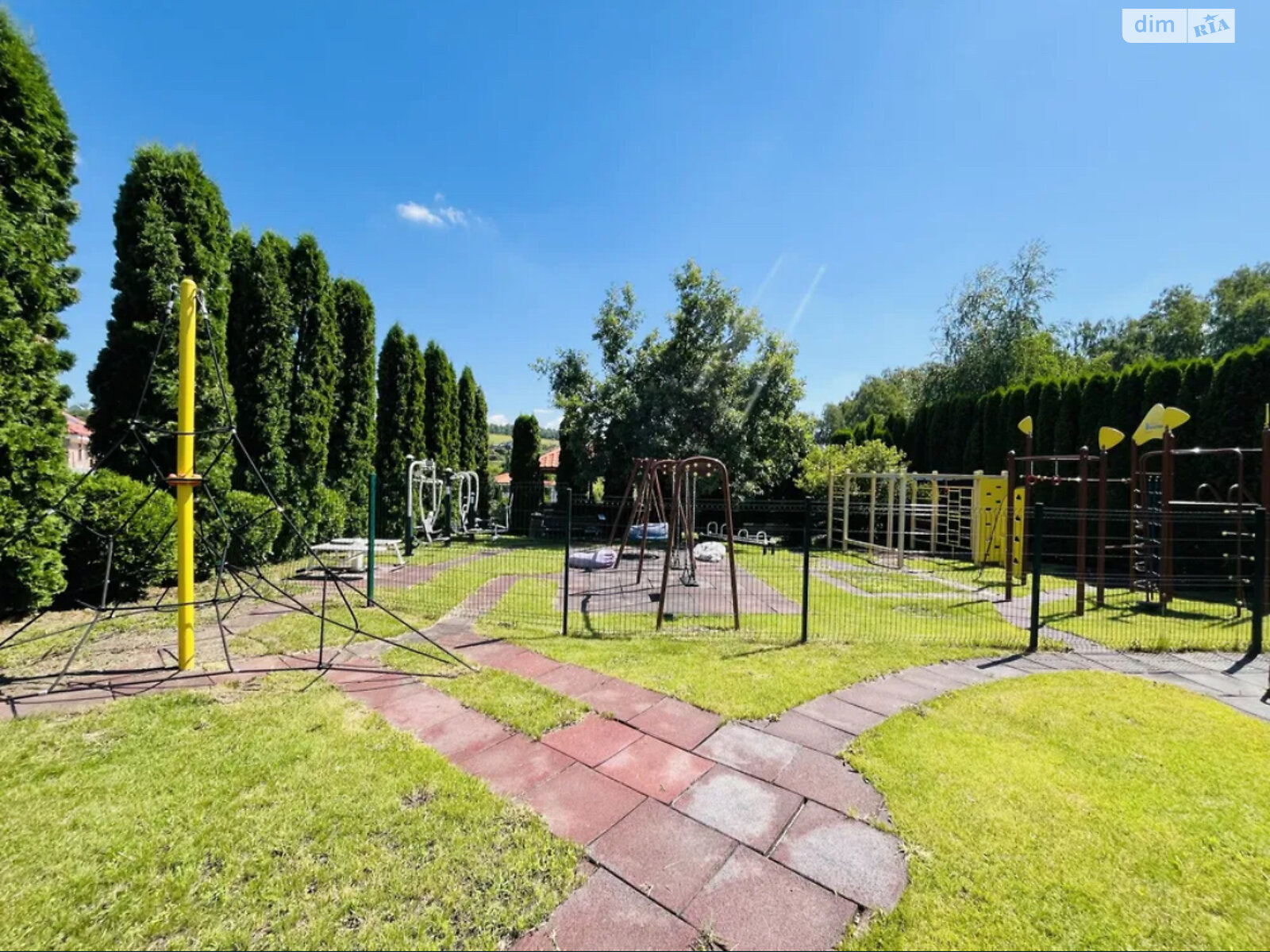 двухэтажный дом, 352 кв. м, кирпич. Продажа в Иванковичах фото 1