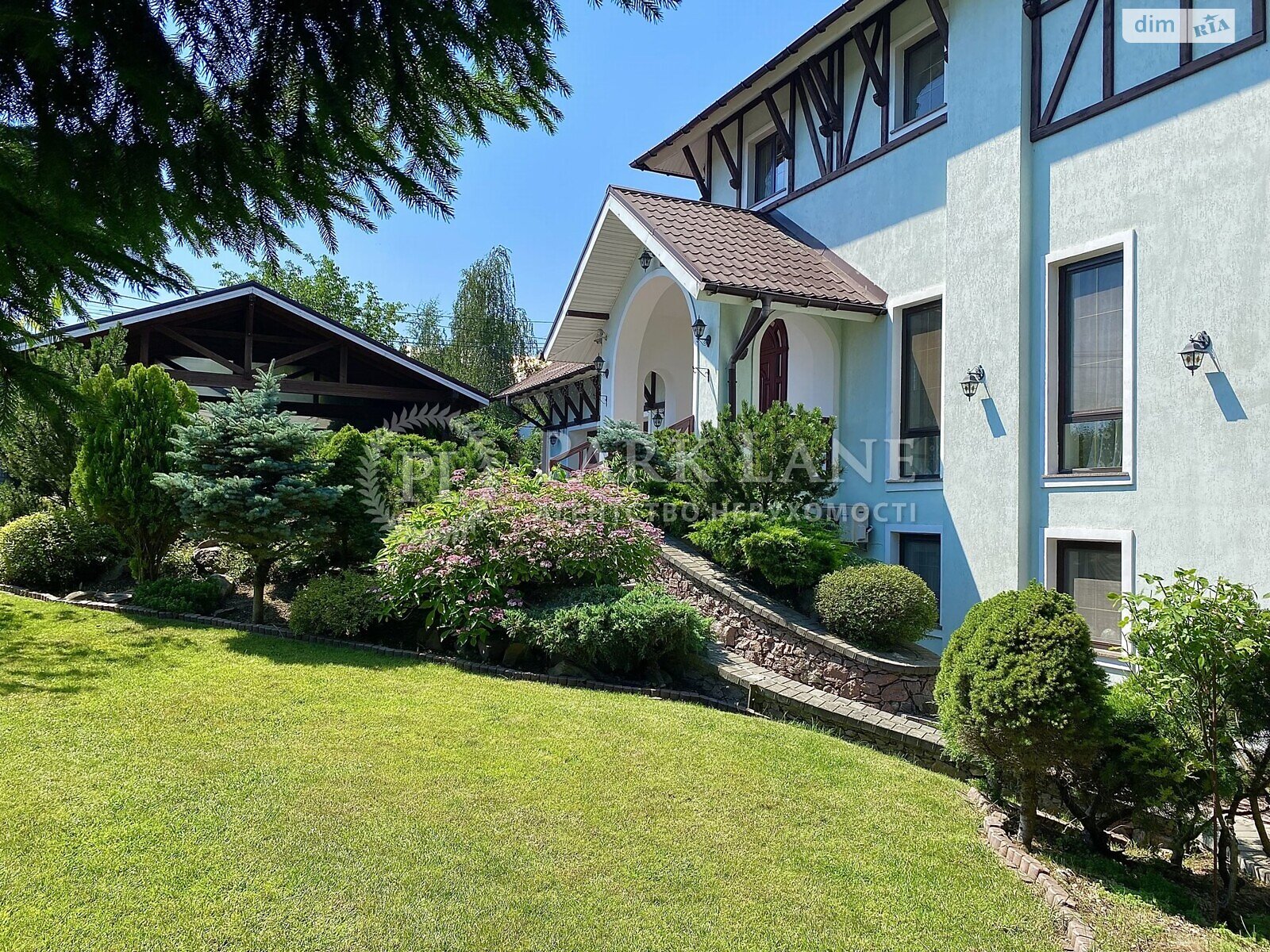 триповерховий будинок з гаражем, 562 кв. м, цегла. Продаж у Іванковичах фото 1 триповерховий будинок з гаражем, 562 кв. м, цегла. Продаж у Іванковичах фото 1