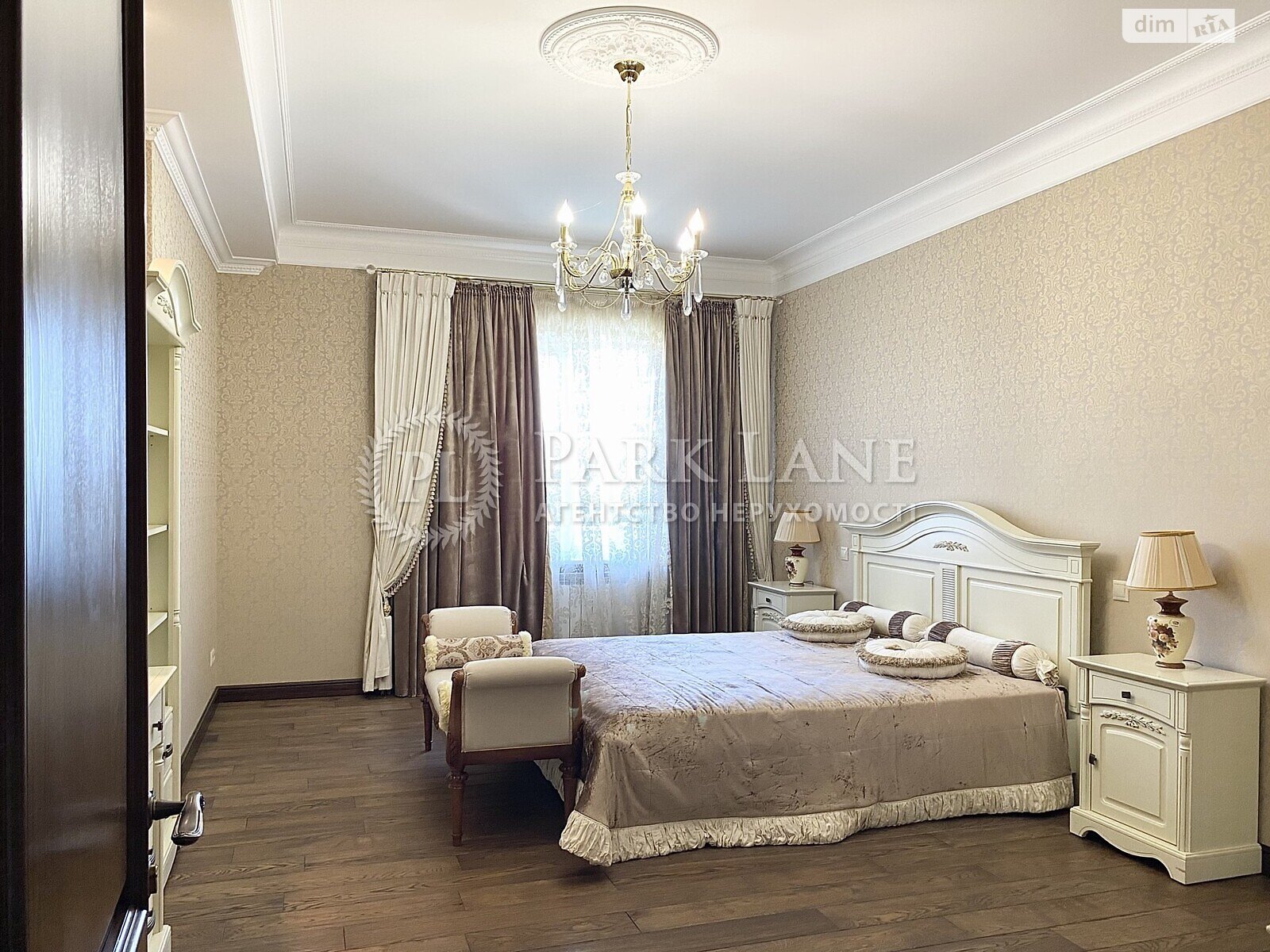 триповерховий будинок з гаражем, 562 кв. м, цегла. Продаж у Іванковичах фото 1 триповерховий будинок з гаражем, 562 кв. м, цегла. Продаж у Іванковичах фото 1