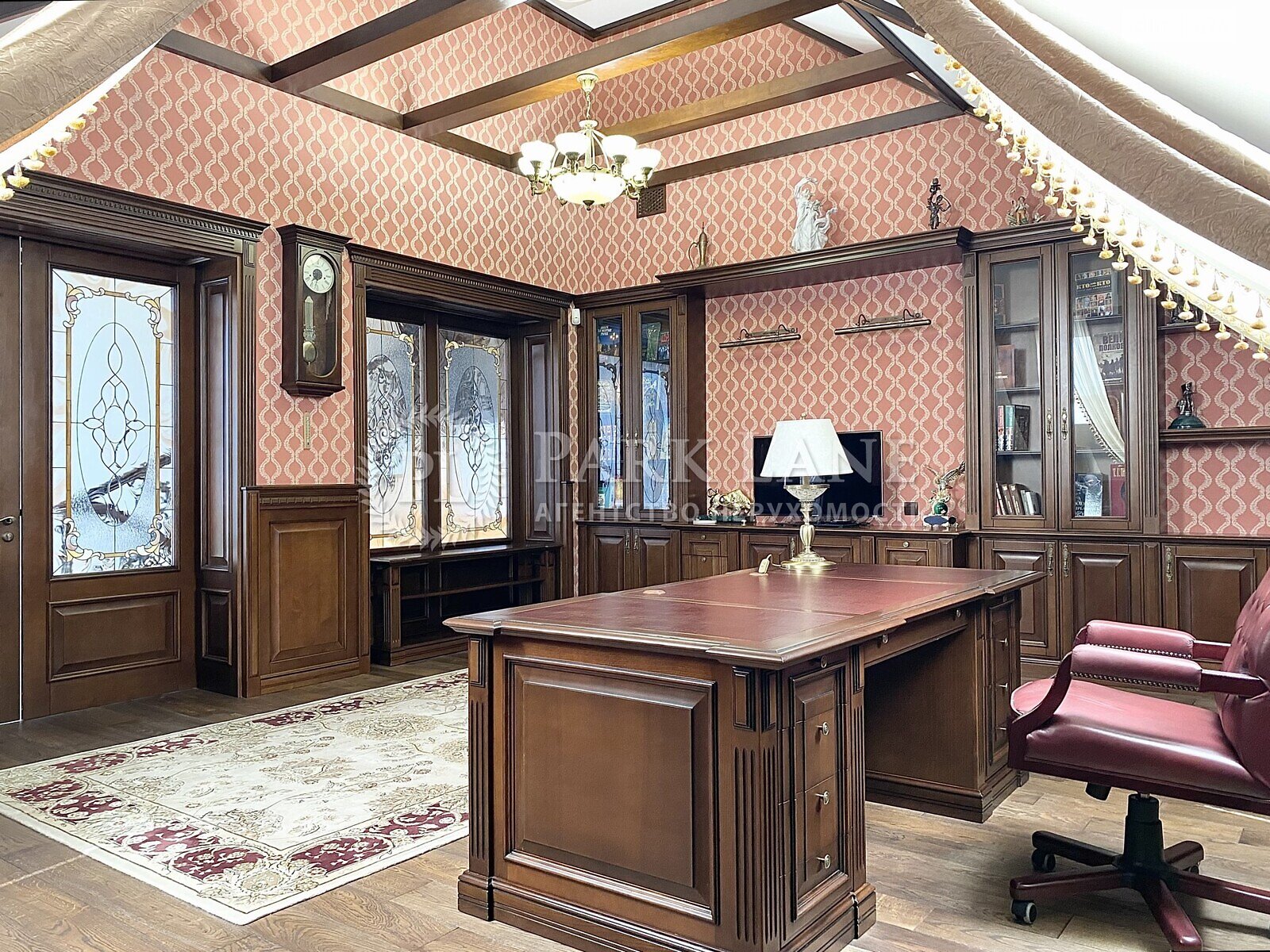 триповерховий будинок з гаражем, 562 кв. м, цегла. Продаж у Іванковичах фото 1 триповерховий будинок з гаражем, 562 кв. м, цегла. Продаж у Іванковичах фото 1