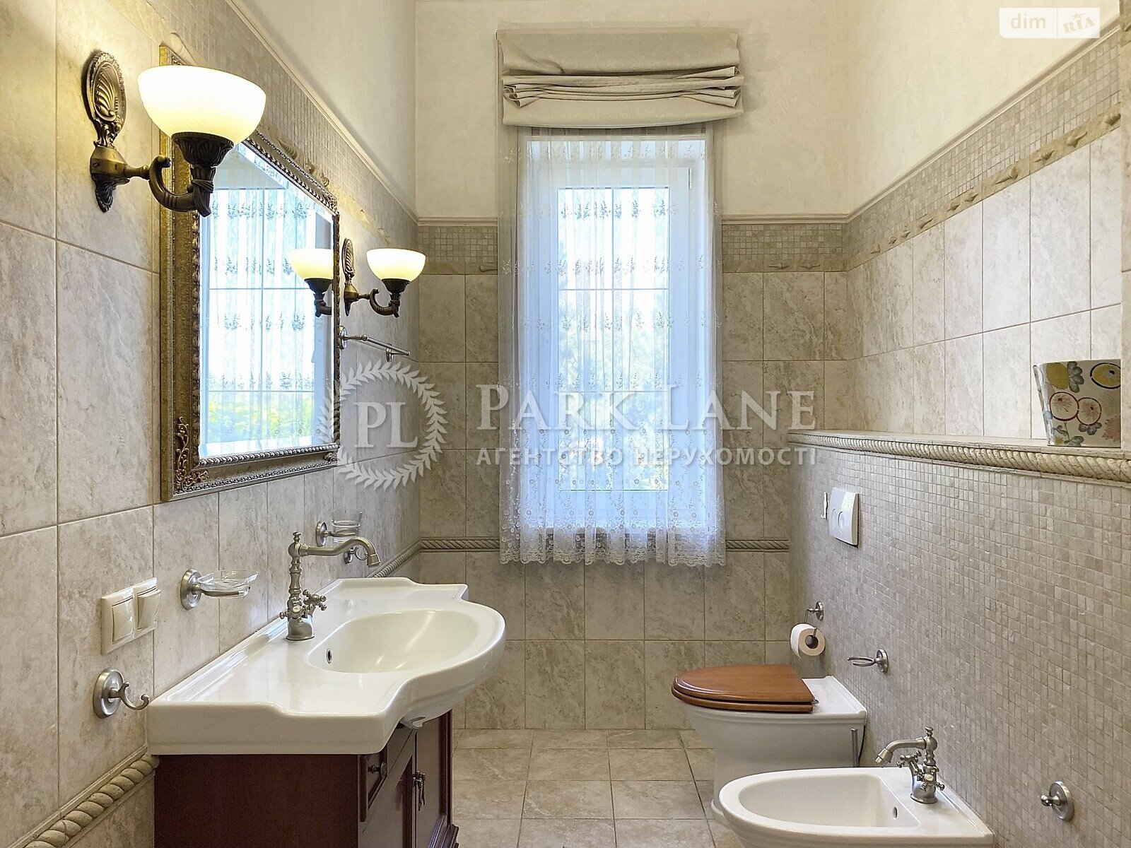 триповерховий будинок з гаражем, 562 кв. м, цегла. Продаж у Іванковичах фото 1 триповерховий будинок з гаражем, 562 кв. м, цегла. Продаж у Іванковичах фото 1