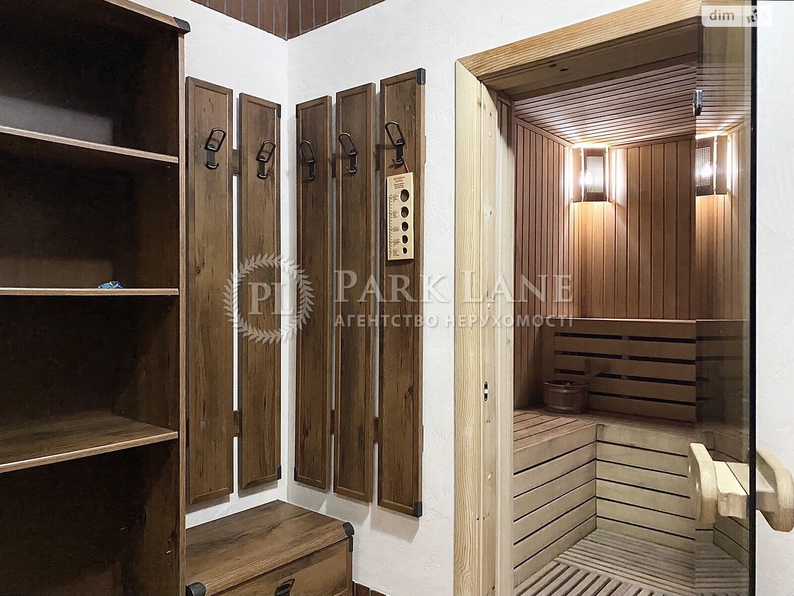 триповерховий будинок з гаражем, 562 кв. м, цегла. Продаж у Іванковичах фото 1 триповерховий будинок з гаражем, 562 кв. м, цегла. Продаж у Іванковичах фото 1