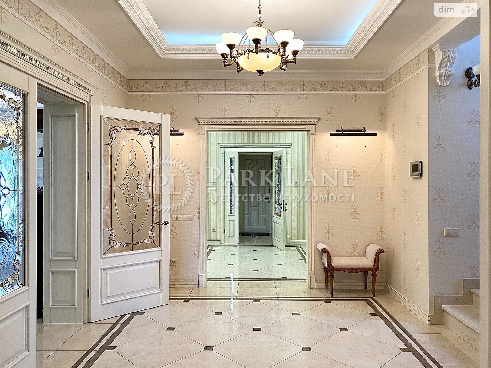 триповерховий будинок з гаражем, 562 кв. м, цегла. Продаж у Іванковичах фото 1 триповерховий будинок з гаражем, 562 кв. м, цегла. Продаж у Іванковичах фото 1