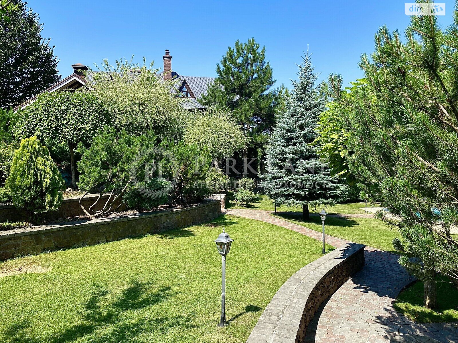 триповерховий будинок з гаражем, 562 кв. м, цегла. Продаж у Іванковичах фото 1 триповерховий будинок з гаражем, 562 кв. м, цегла. Продаж у Іванковичах фото 1